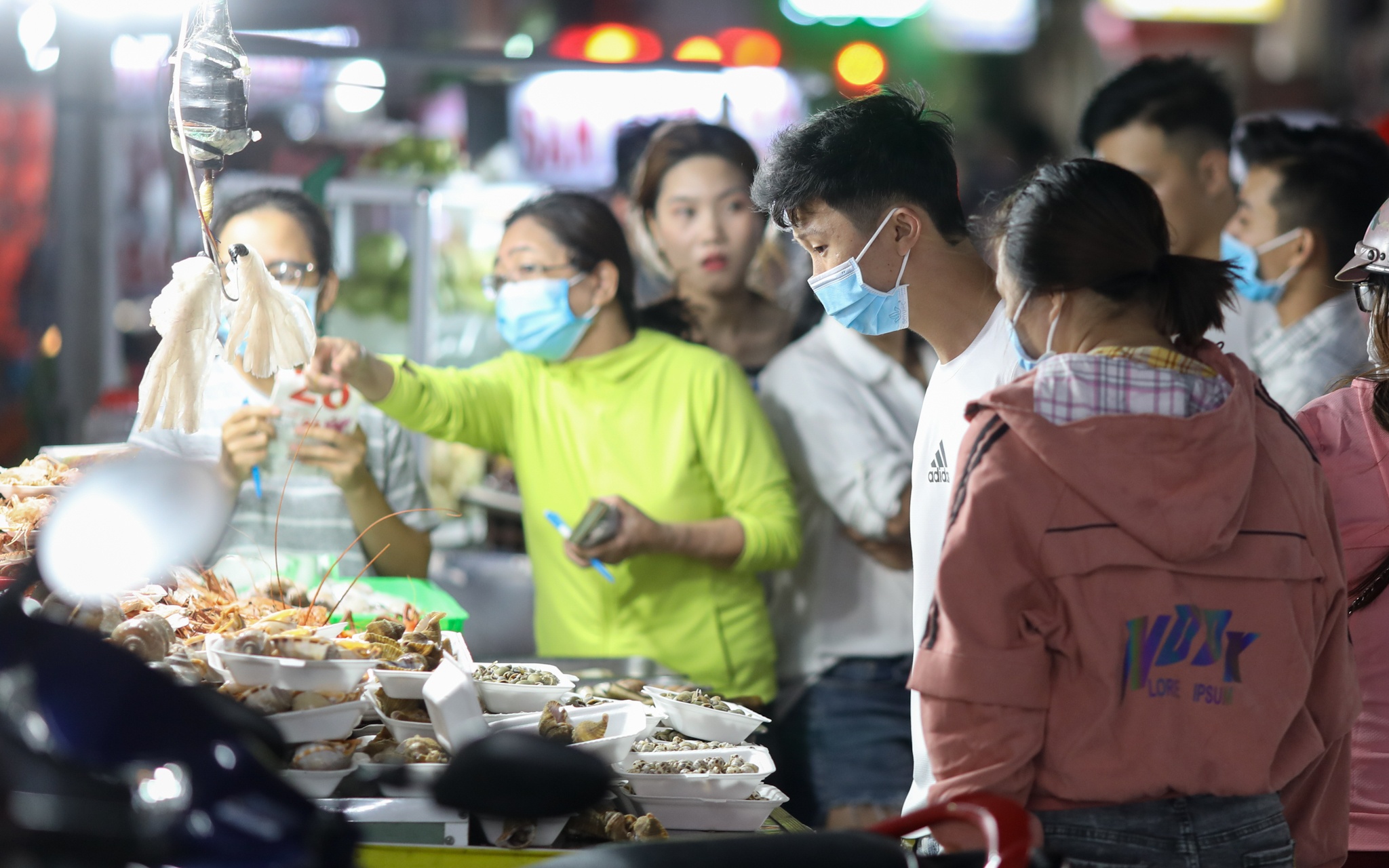 Hang quan o Vung Tau kin khach truoc them nam moi hinh anh
