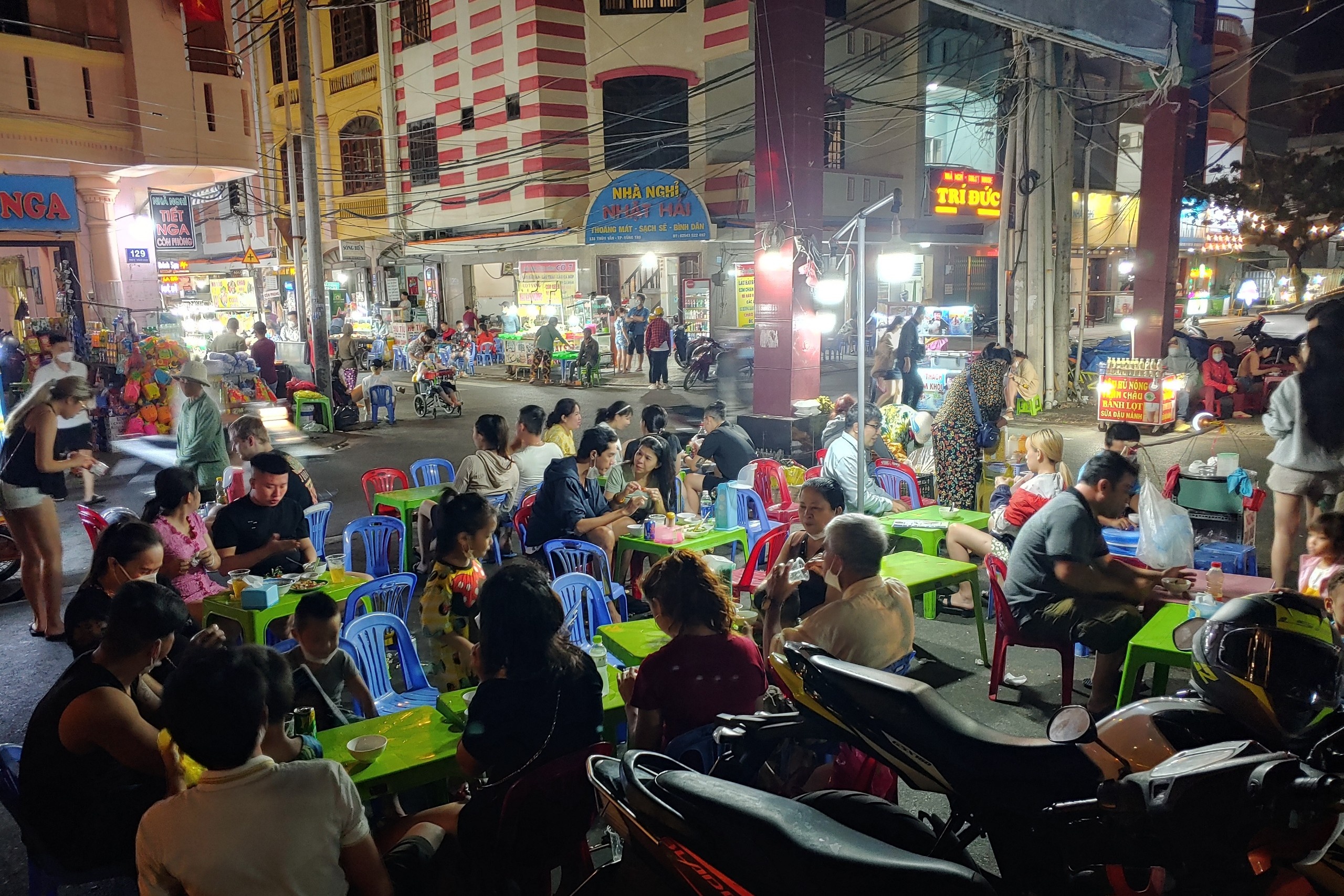 Hang quan Vung Tau kin khach anh 3