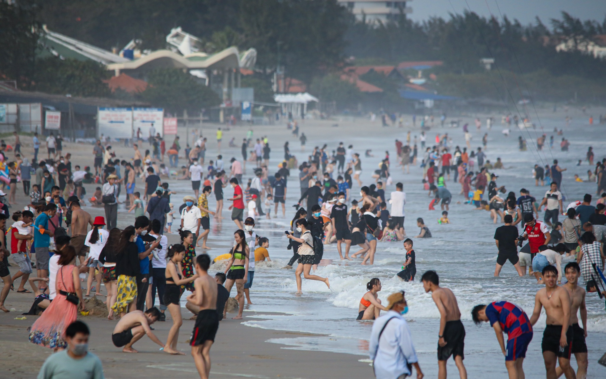 Bien Vung Tau nhon nhip anh 1