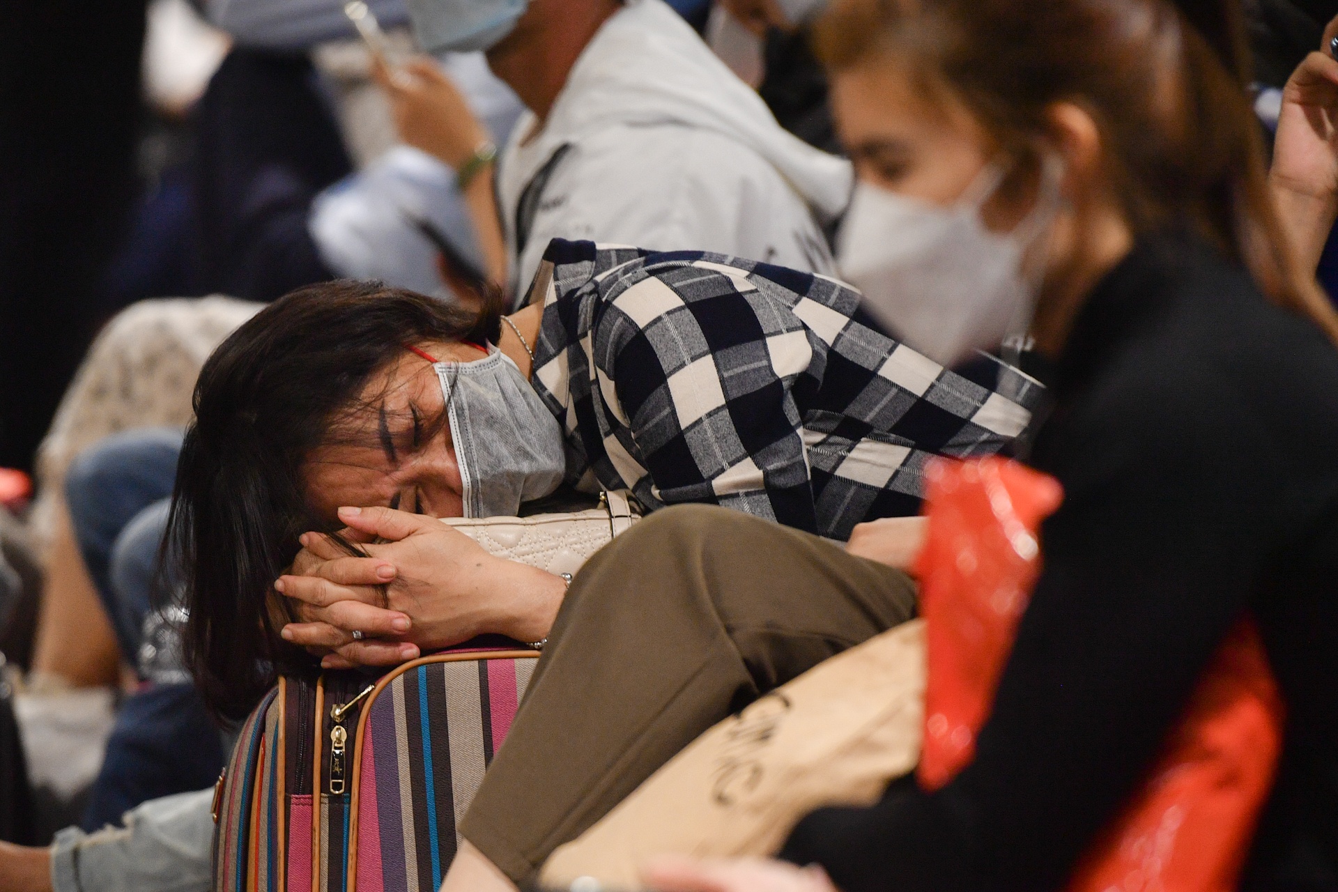 San bay Tan Son Nhat chat kin hanh khach anh 12