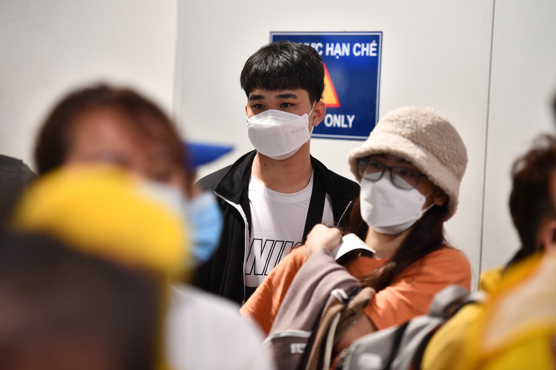 San bay Tan Son Nhat chat kin hanh khach anh 13