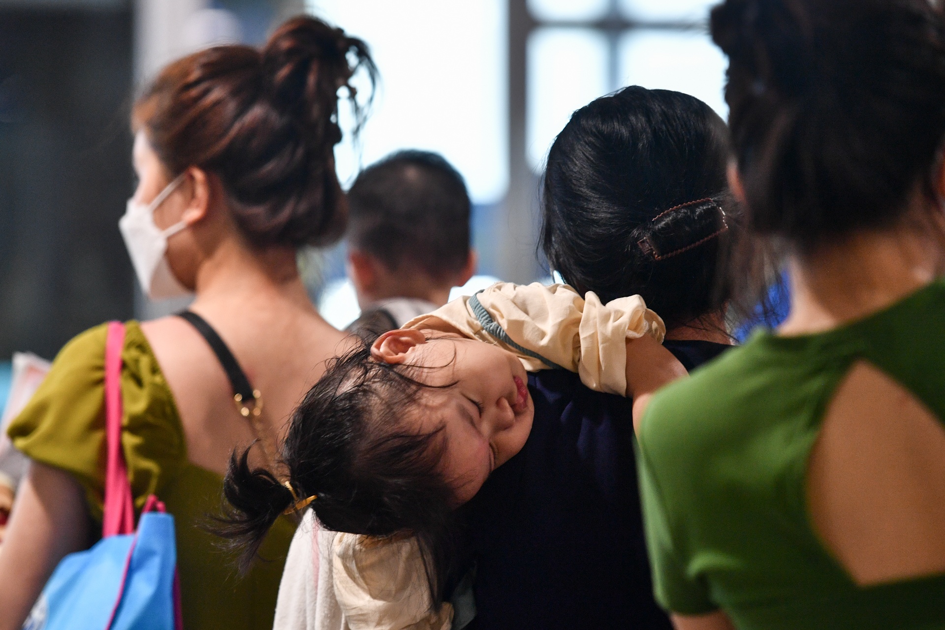 San bay Tan Son Nhat chat kin hanh khach anh 11