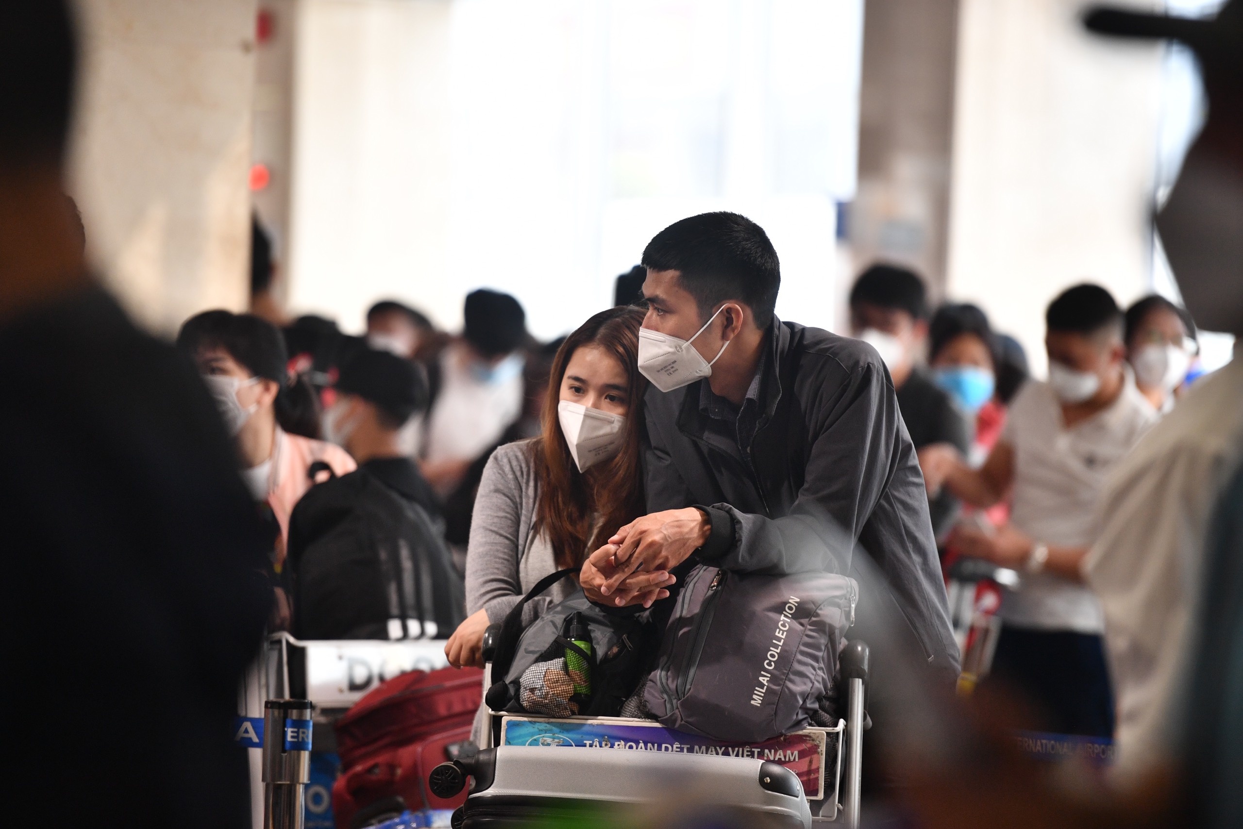 San bay Tan Son Nhat chat kin hanh khach anh 14