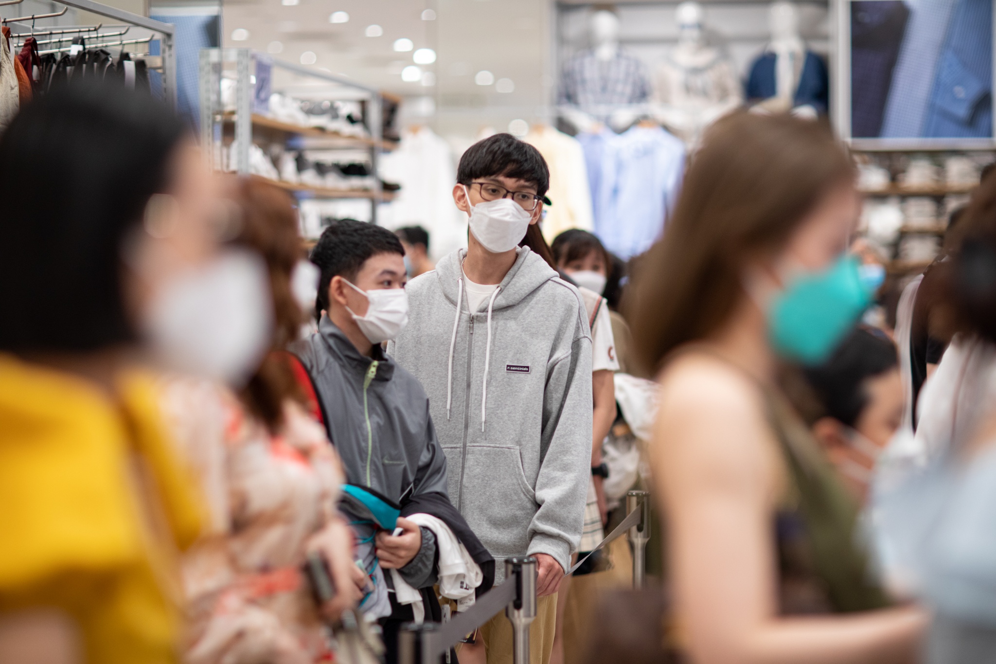 Trung tam thuong mai TP.HCM chat kin khach anh 11