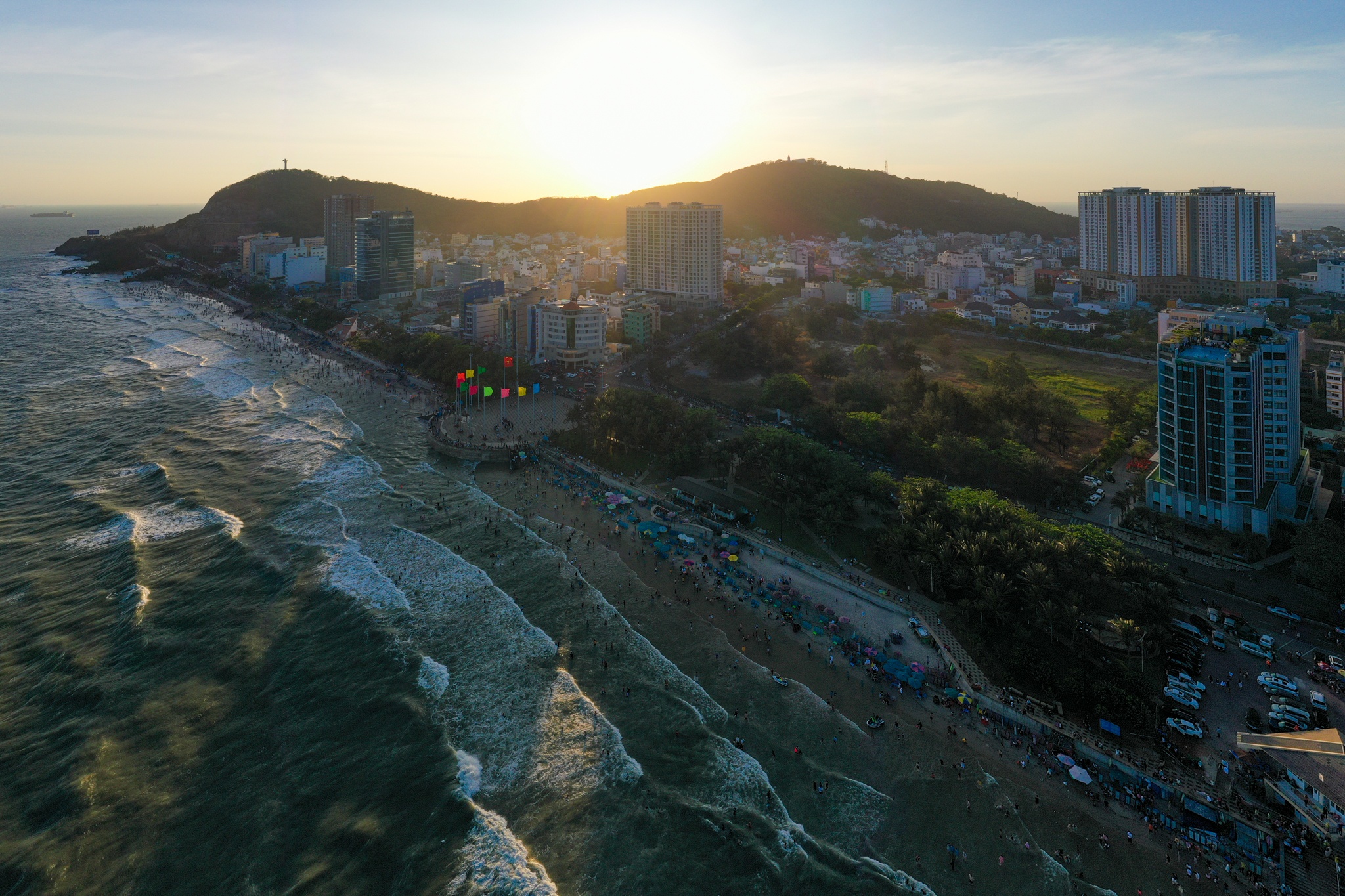 Bien Vung Tau dong kin khach ngay tet anh 12