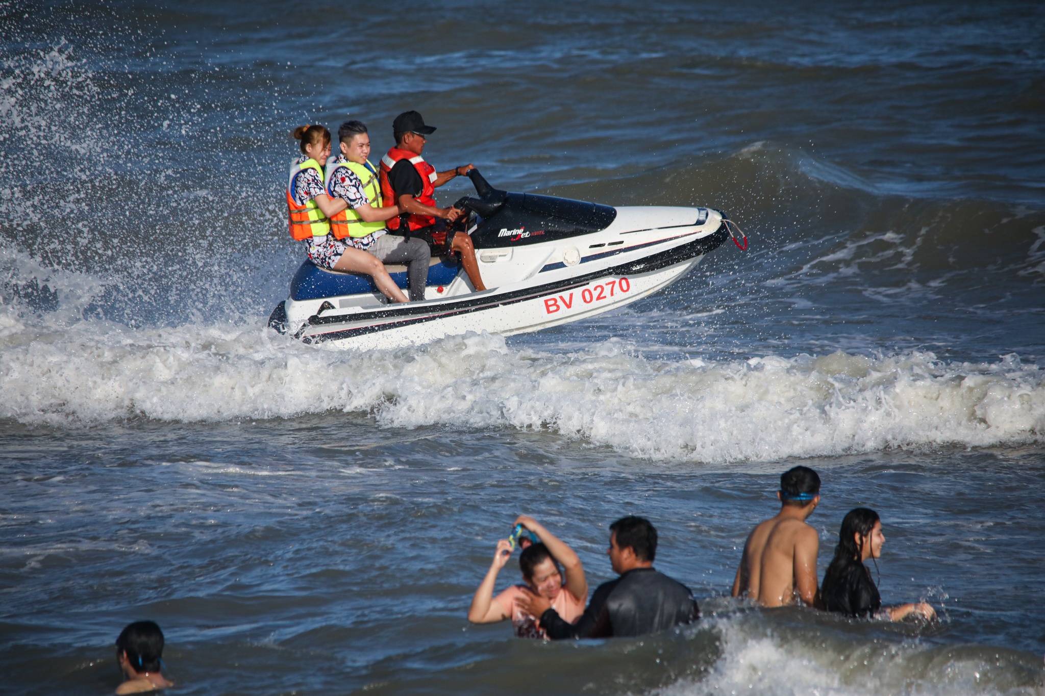 Bien Vung Tau dong kin khach ngay tet anh 10