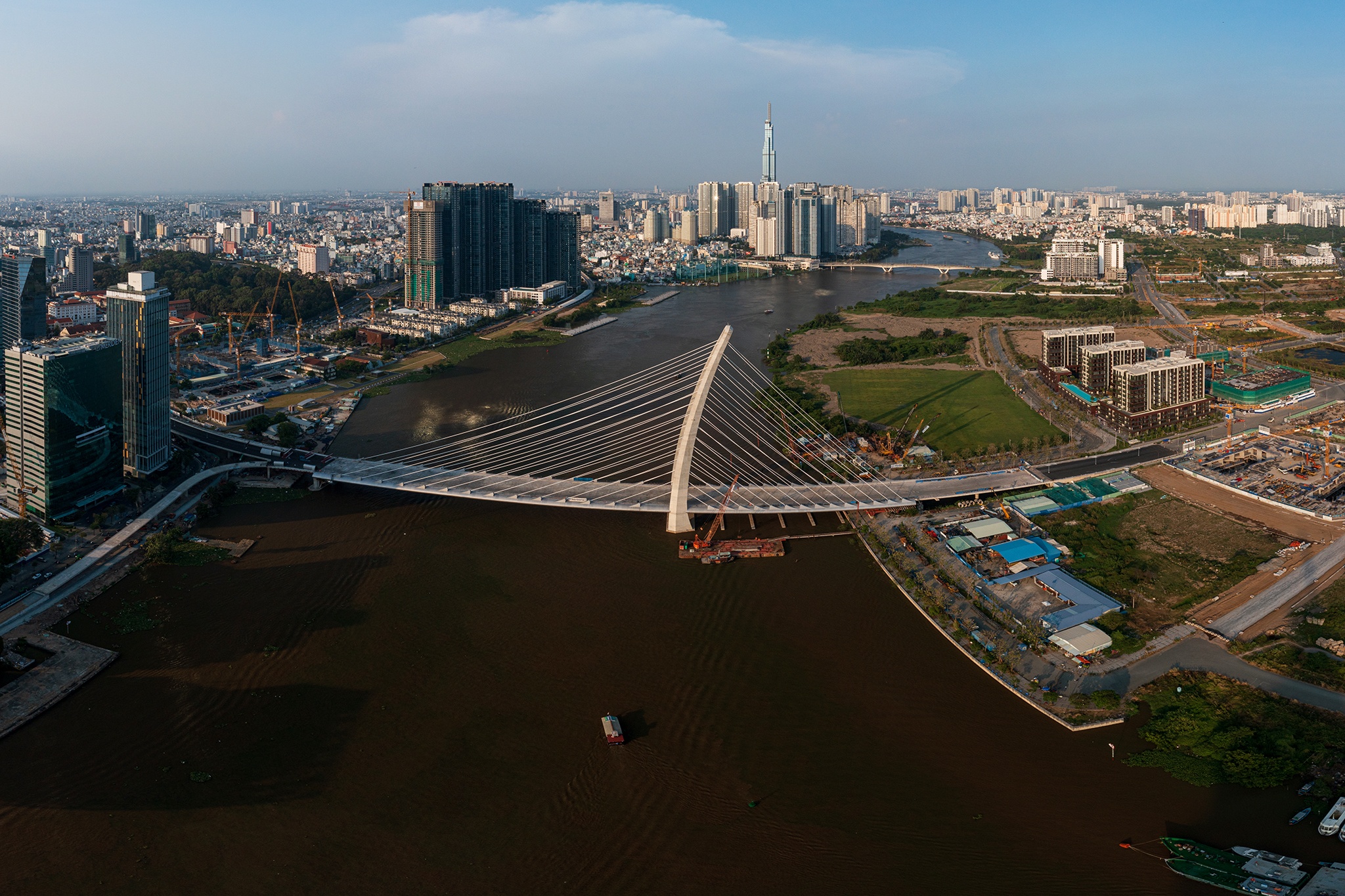 Sun Group de xuat lam duong sat nhe va duong doc song Sai Gon hinh anh