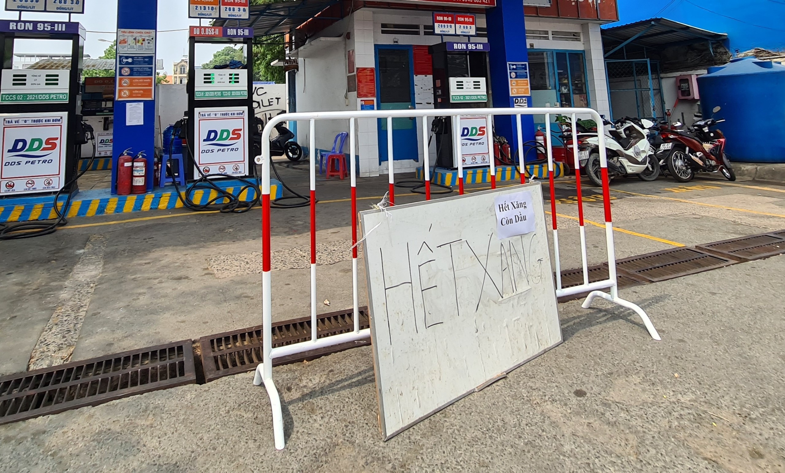 cua hang xang dau tphcm het xang anh 1