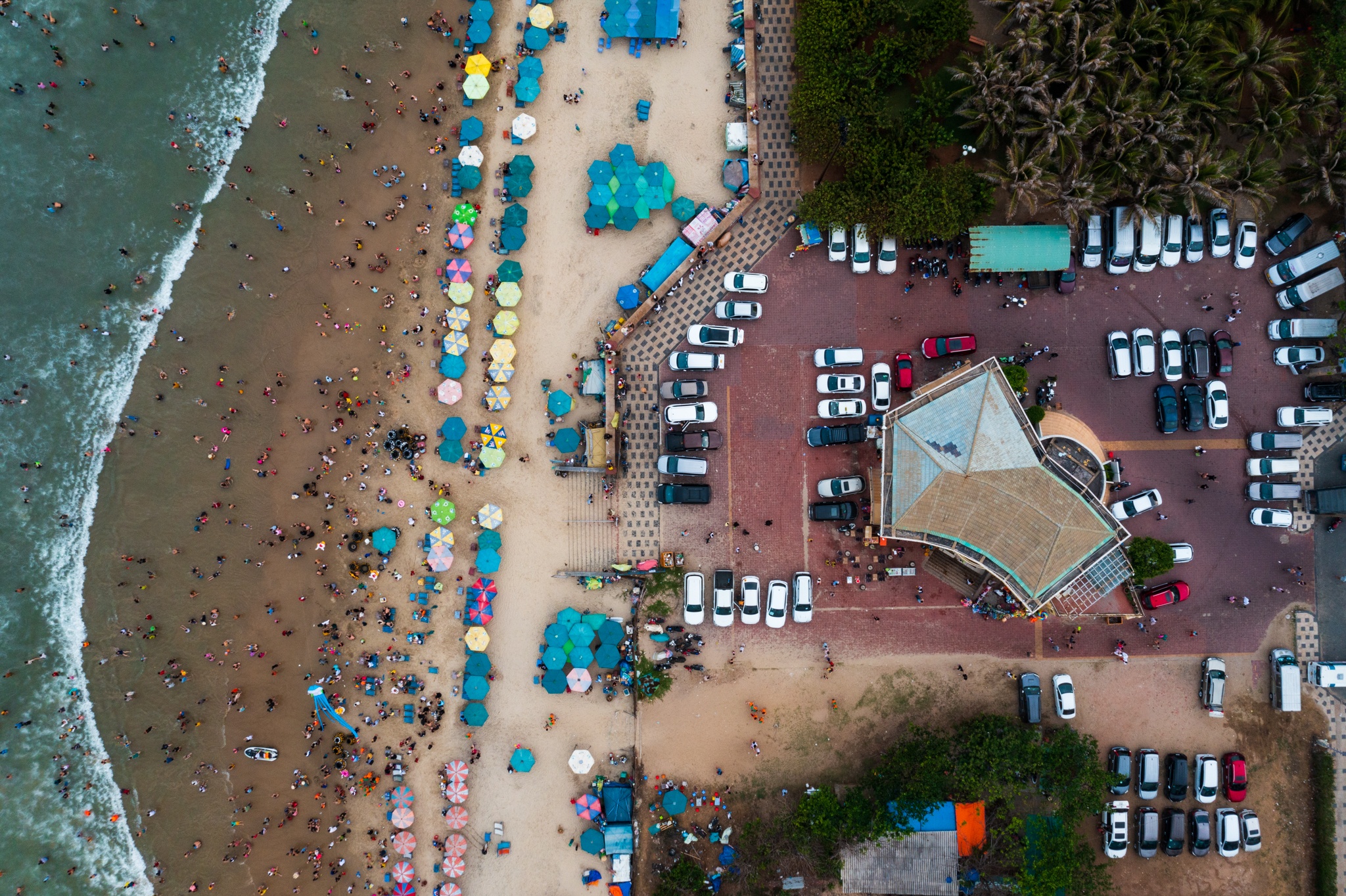Bien Vung Tau dong kin khach ngay le anh 3