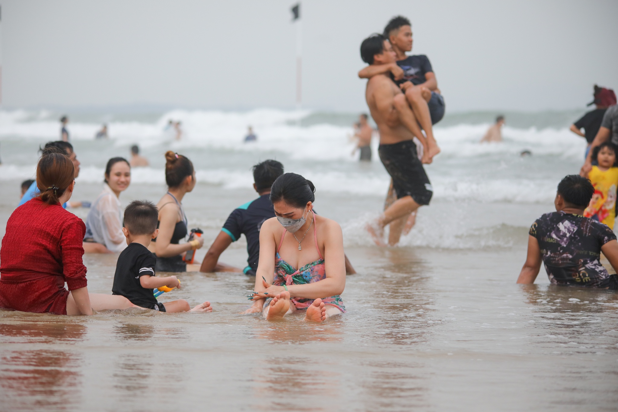 Bien Vung Tau dong kin khach ngay le anh 4