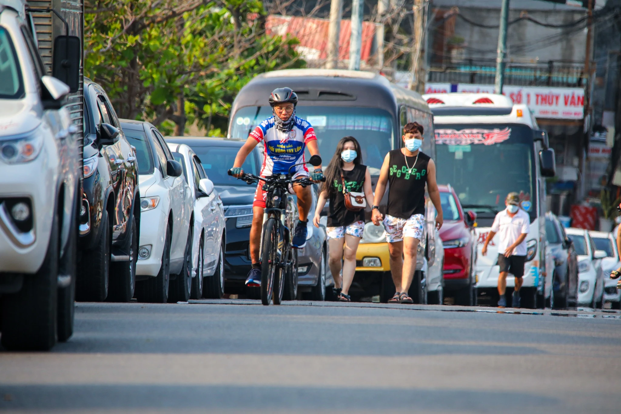 Bien Vung Tau dong kin khach ngay le anh 2