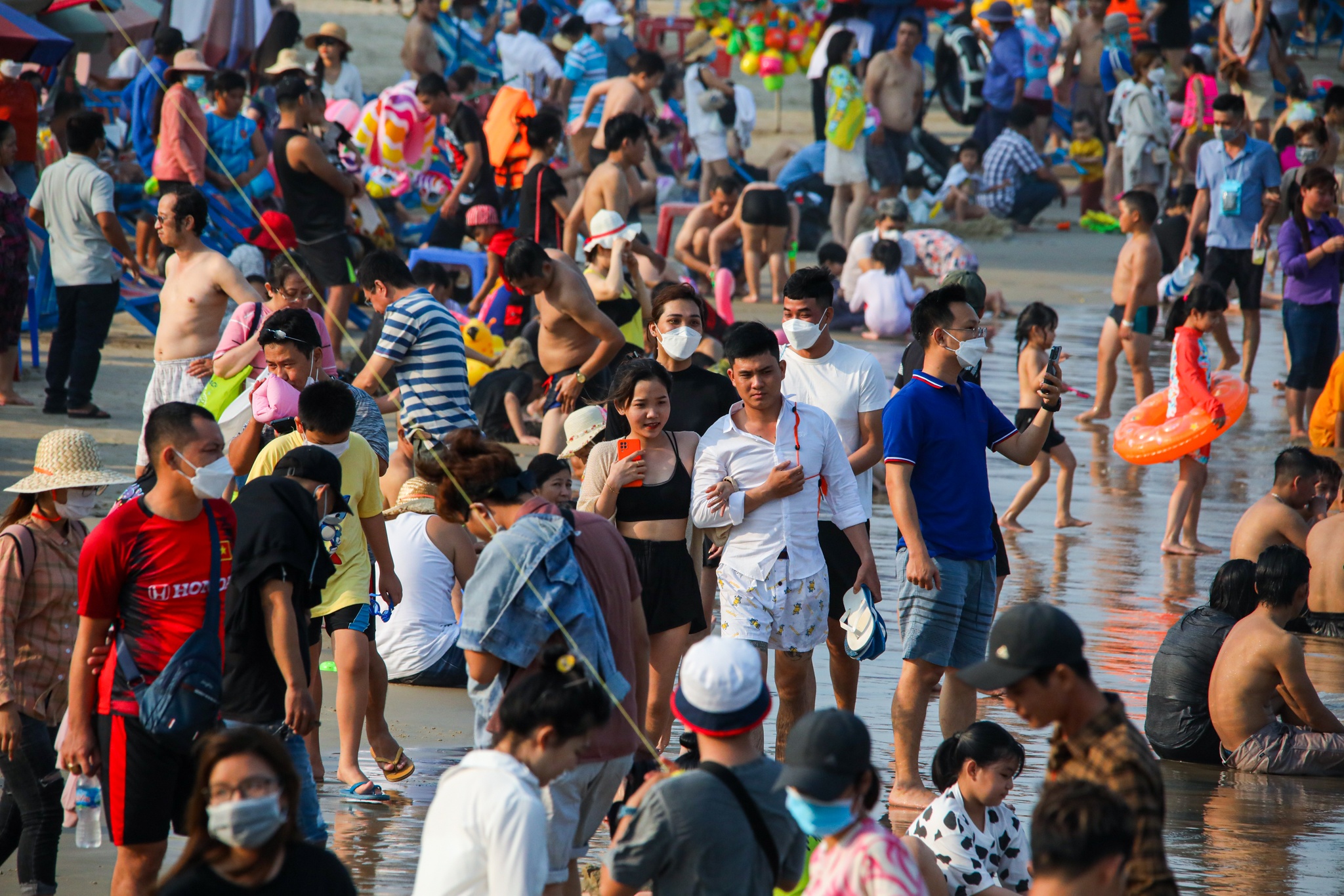 Bien Vung Tau dong kin khach ngay le anh 6
