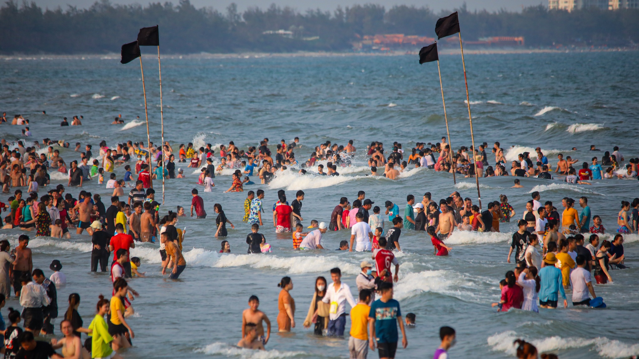 Bien Vung Tau dong kin khach ngay le anh 4
