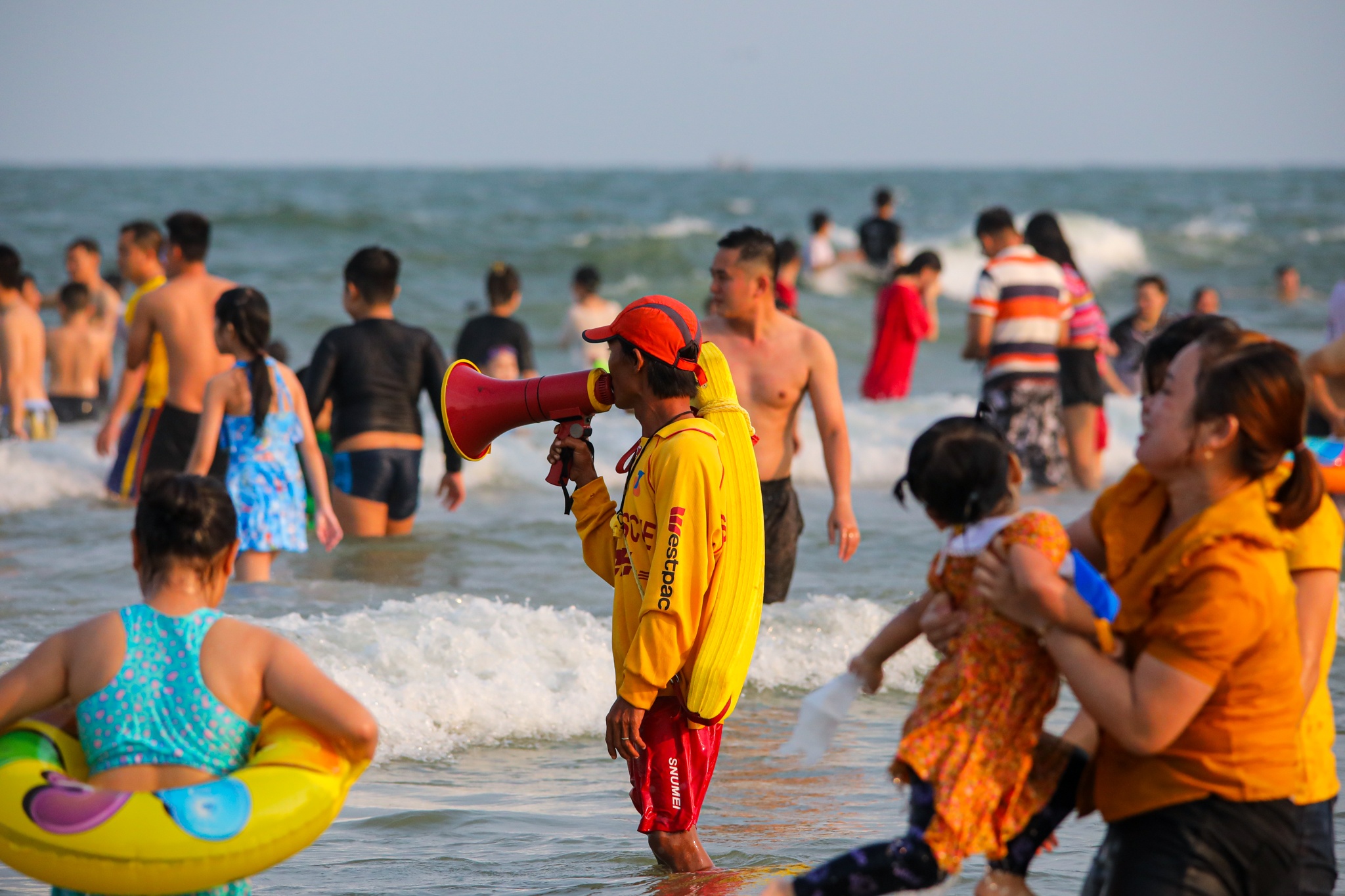 Bien Vung Tau dong kin khach ngay le anh 5
