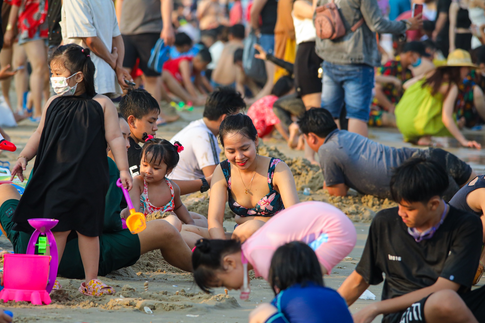 Bien Vung Tau dong kin khach ngay le anh 7