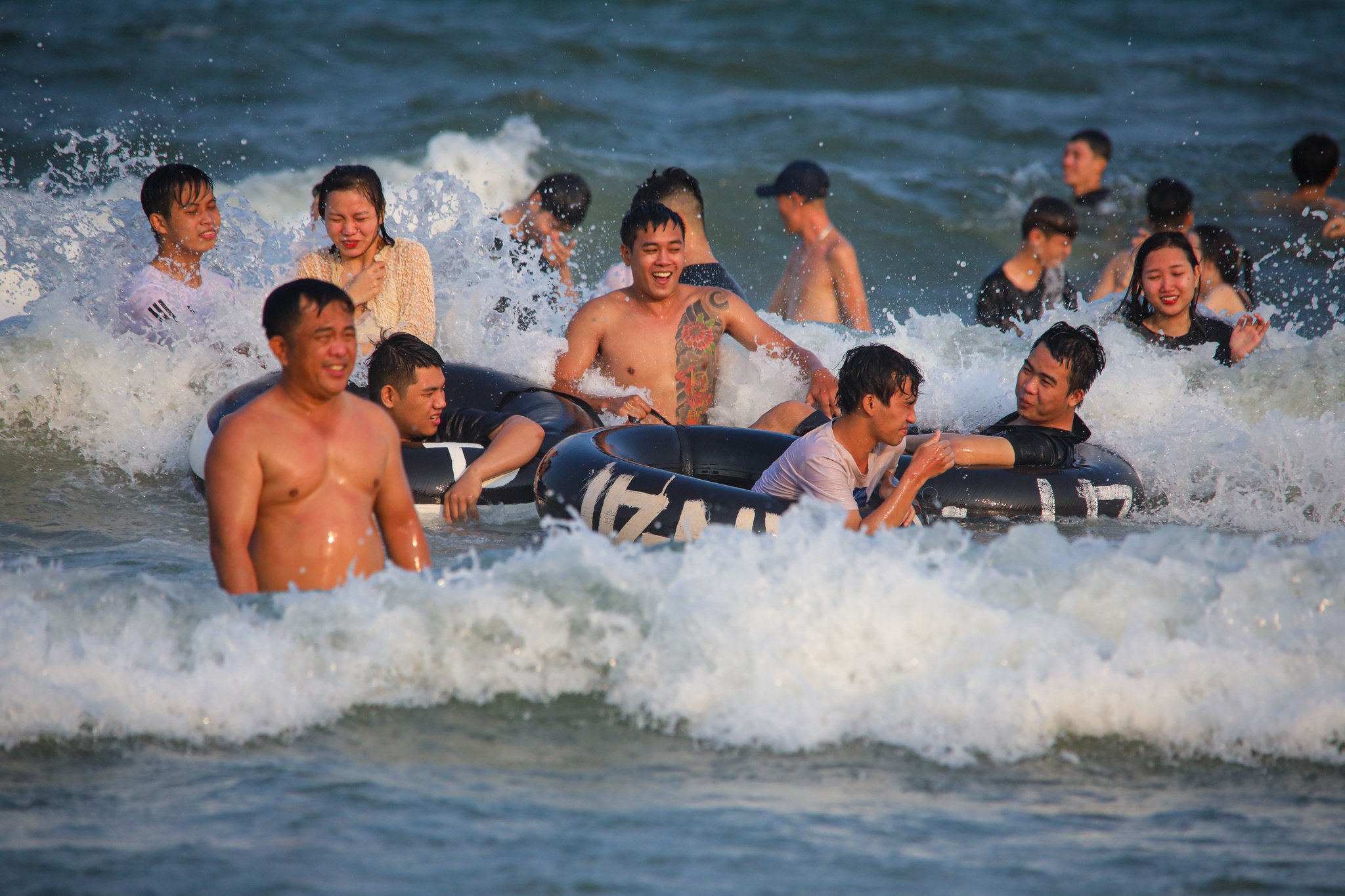 Bien Vung Tau dong kin khach ngay le anh 8