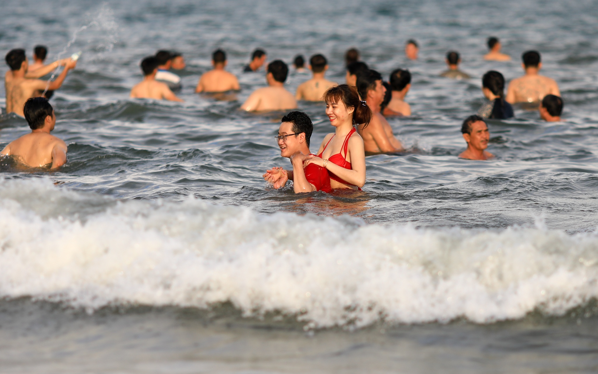 Hang nghin nguoi do ve Vung Tau tam bien anh 3