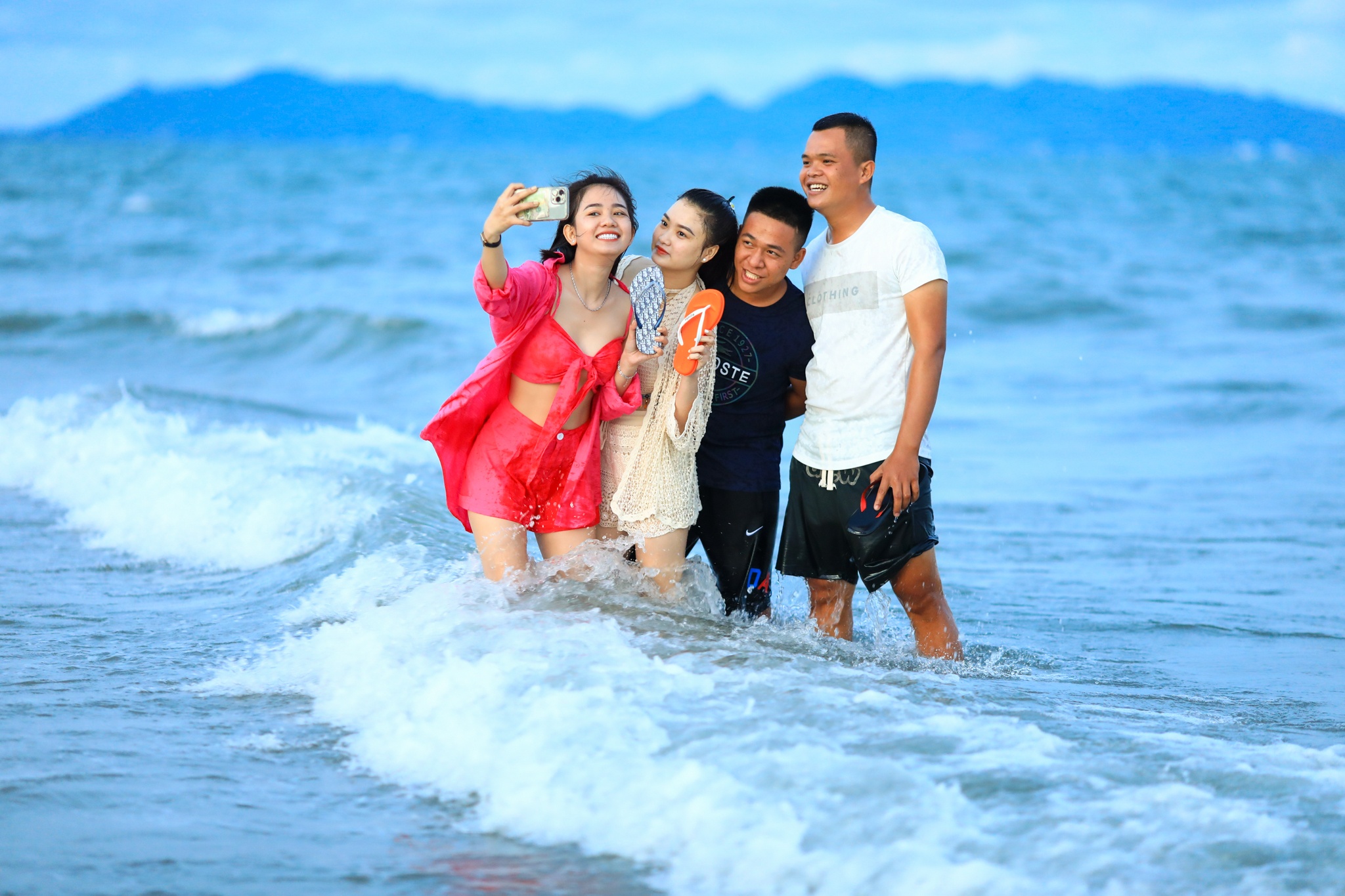 Hang nghin nguoi do ve Vung Tau tam bien anh 10