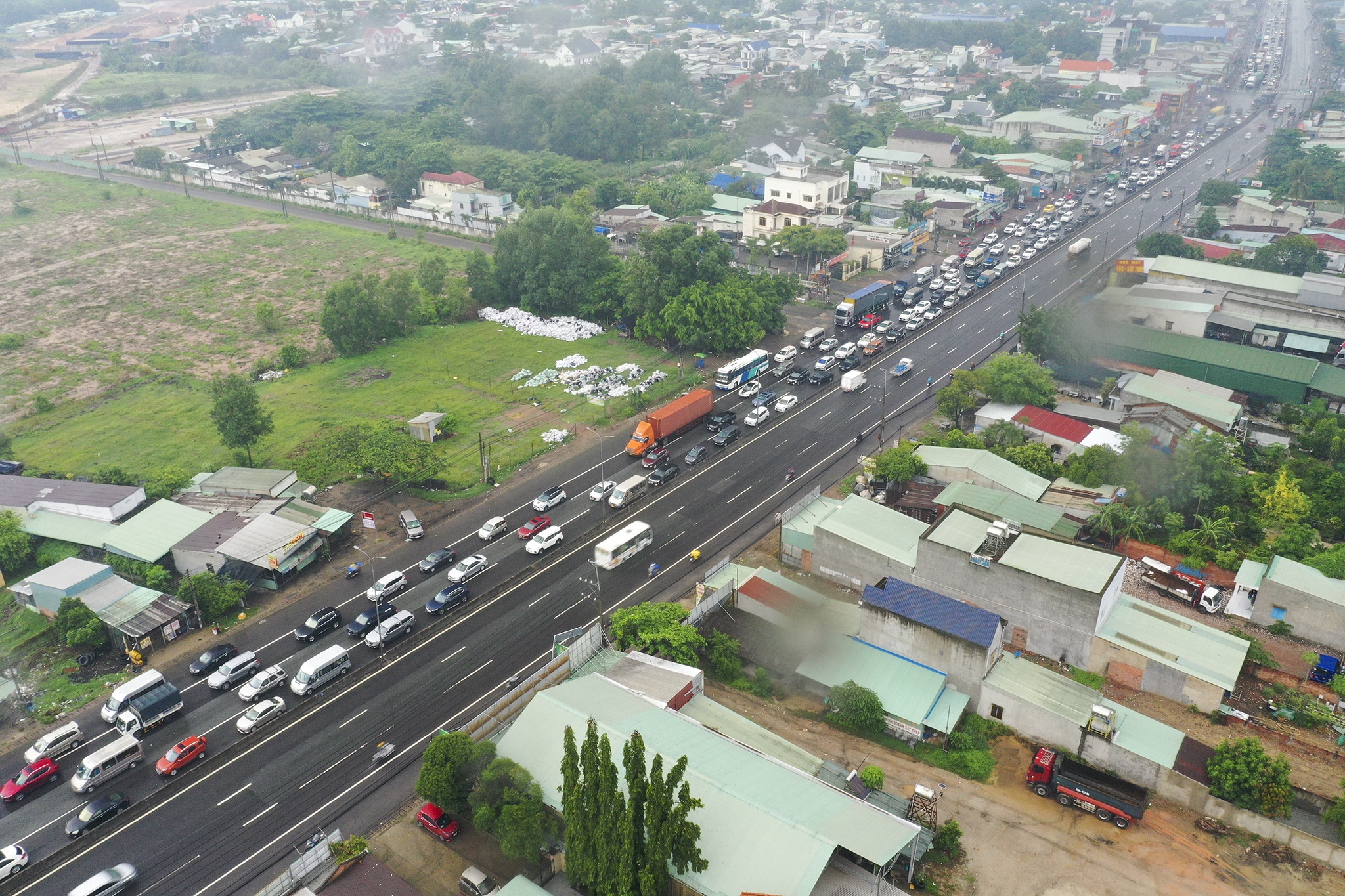 Hang nghin nguoi do ve Vung Tau tam bien anh 1
