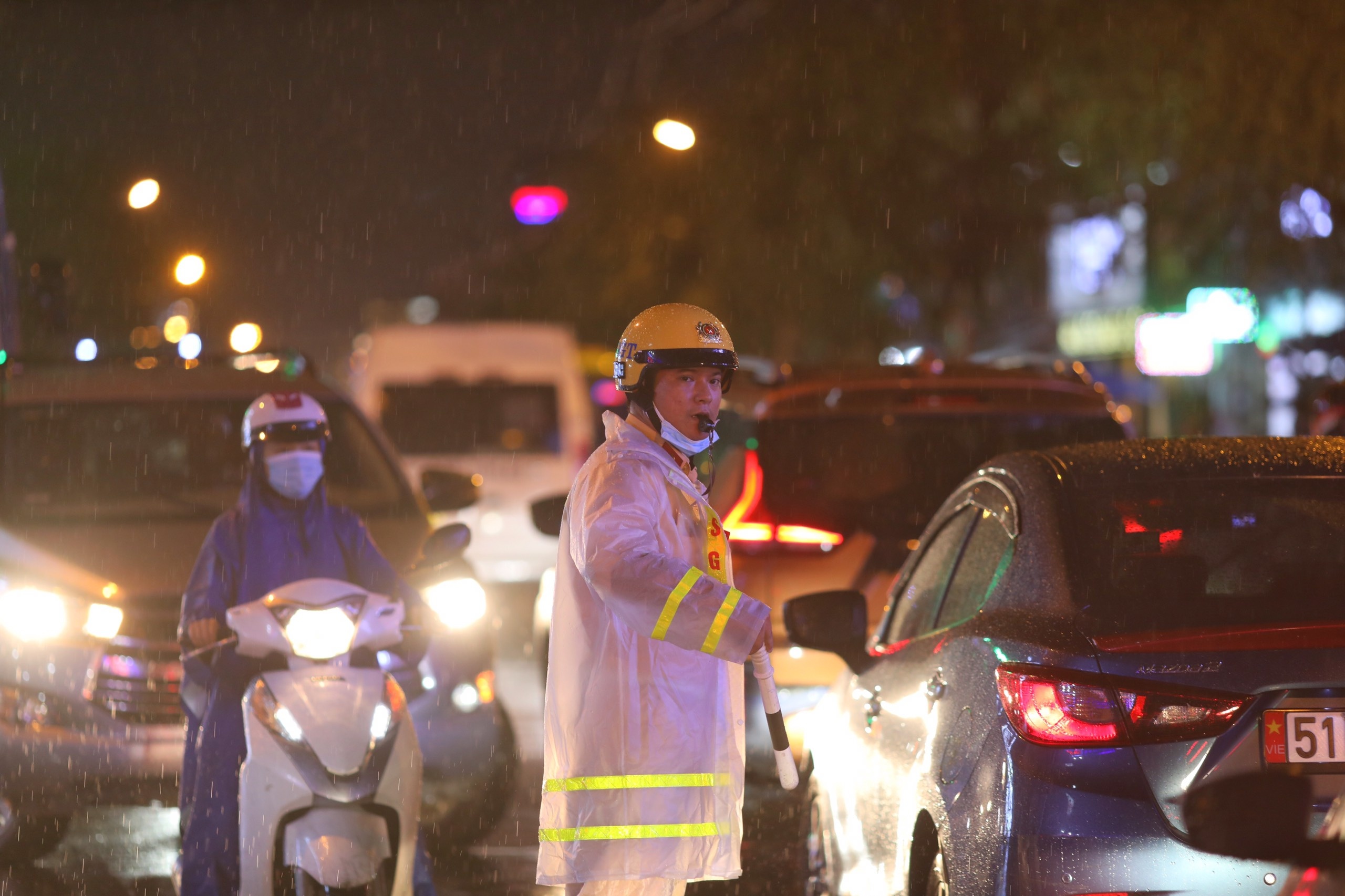 duong ngap nuoc sau mua lon o TP.HCM anh 9