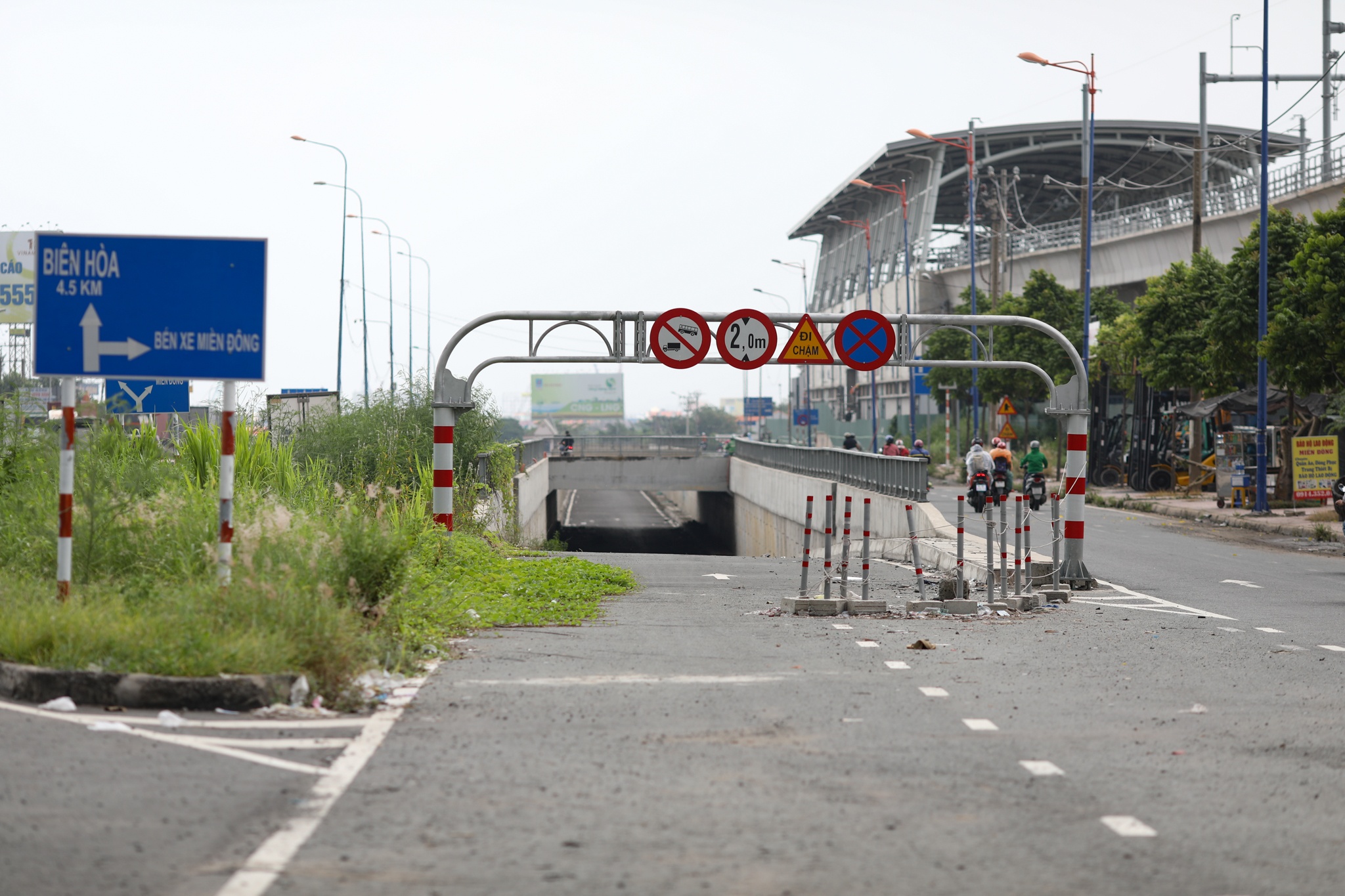 Can som di doi ben cu de 'cuu' Ben xe Mien Dong moi anh 4