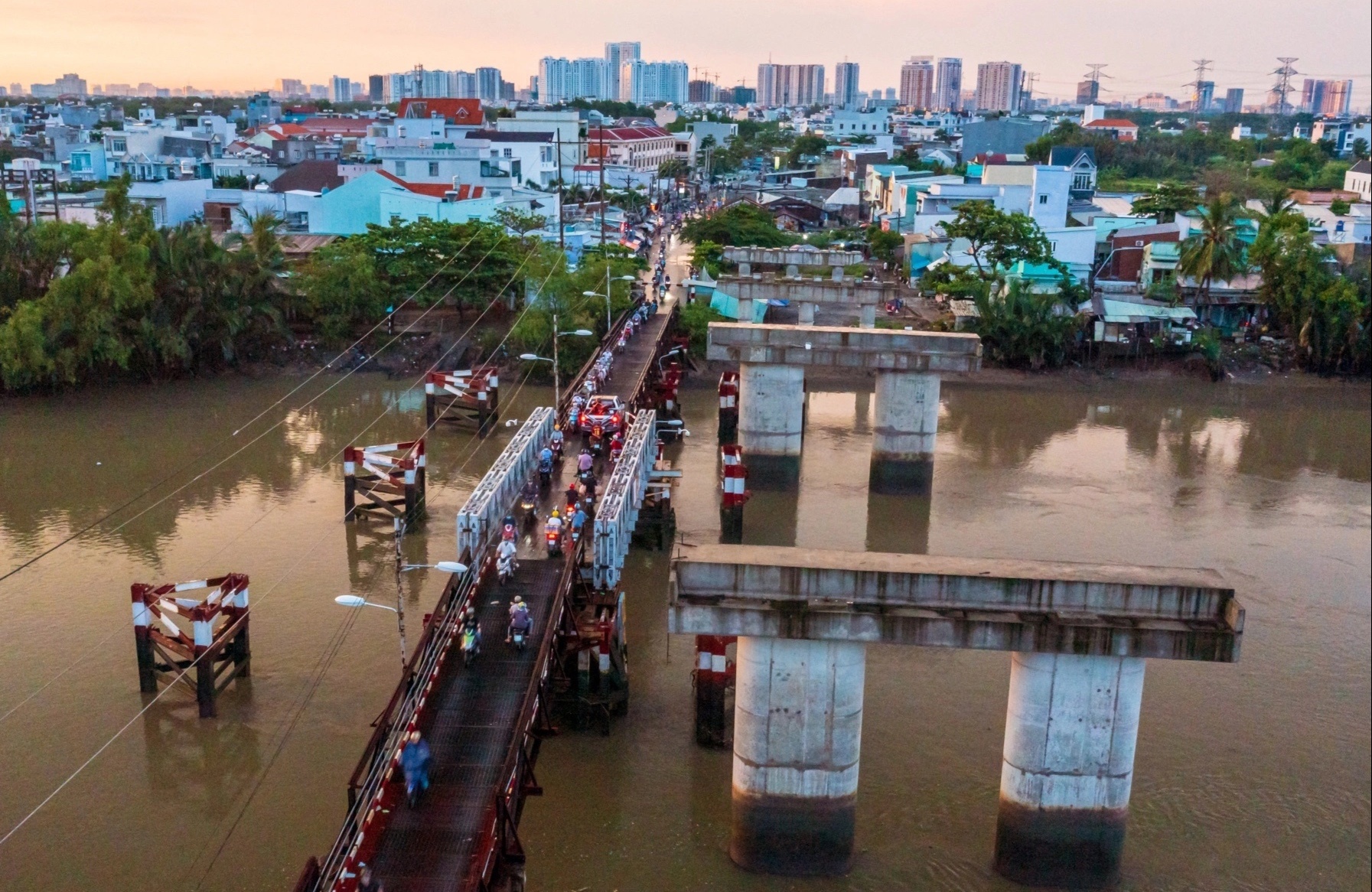 Du an xay cau 20 nam chua xong o TP.HCM hinh anh