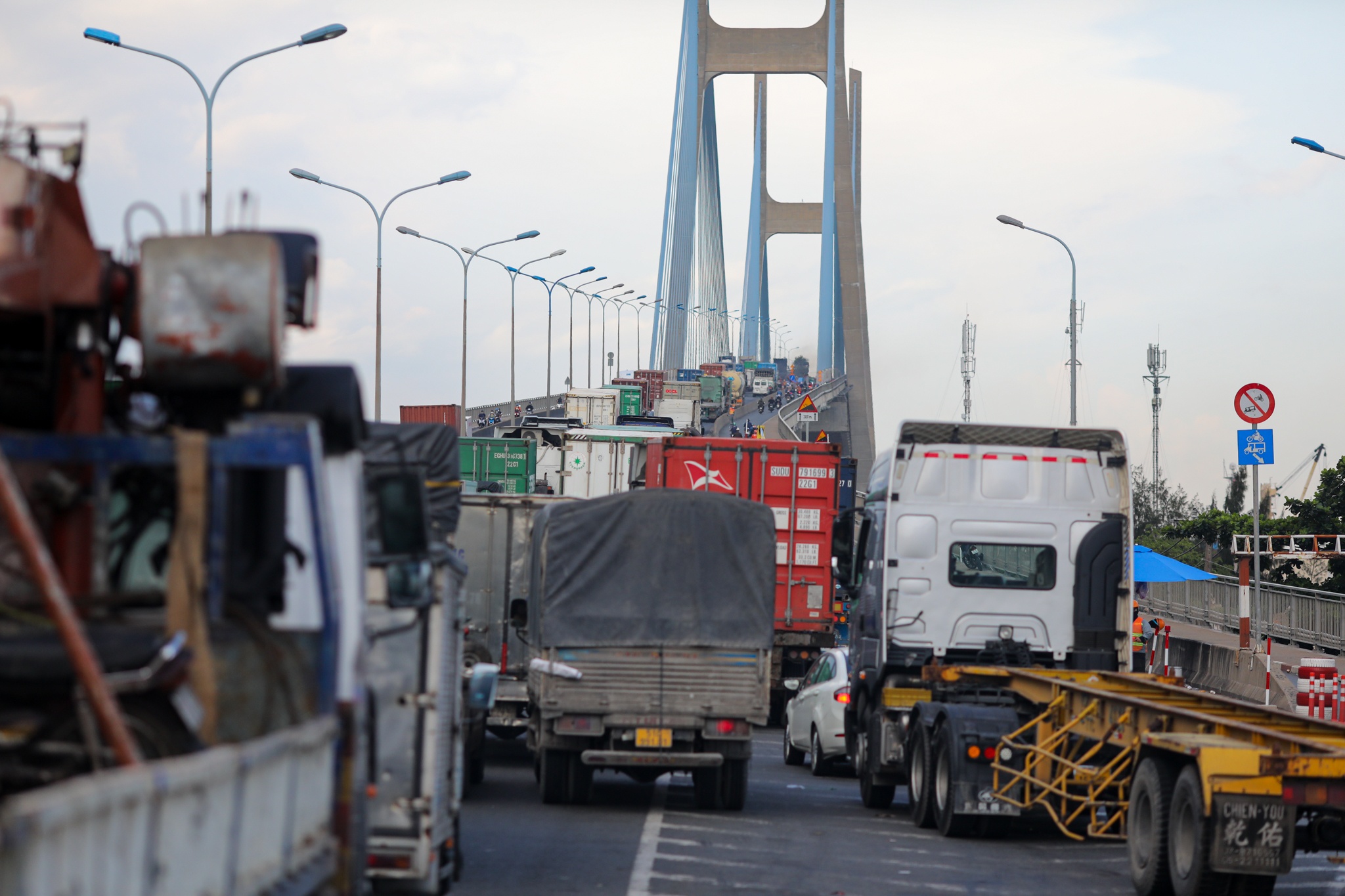 Cau phu my un u xe co anh 3