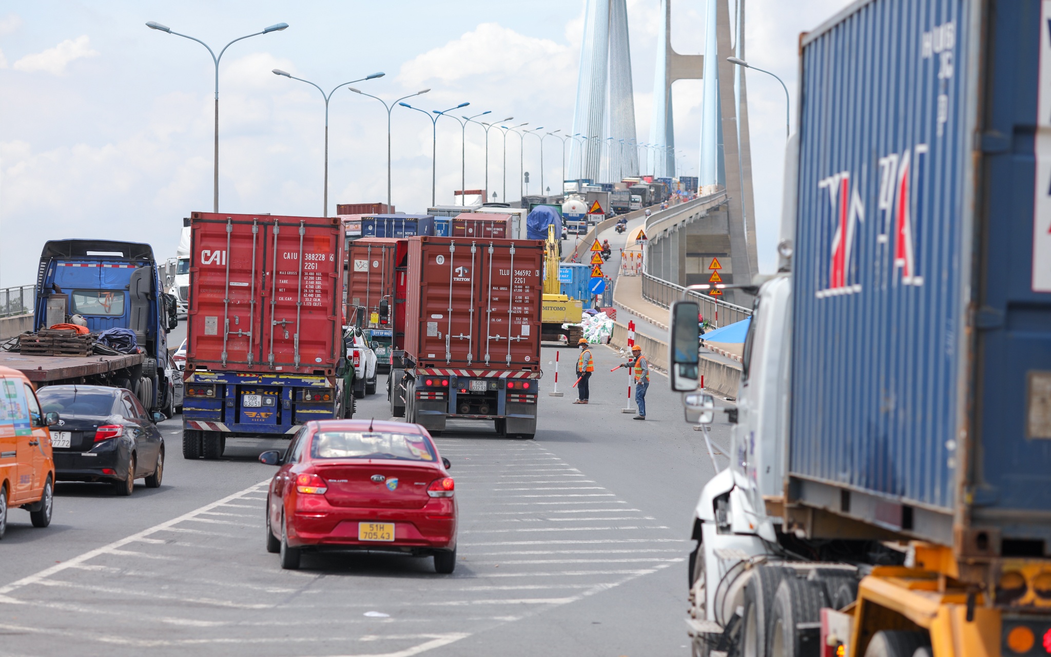 Cau phu my un u xe co anh 1