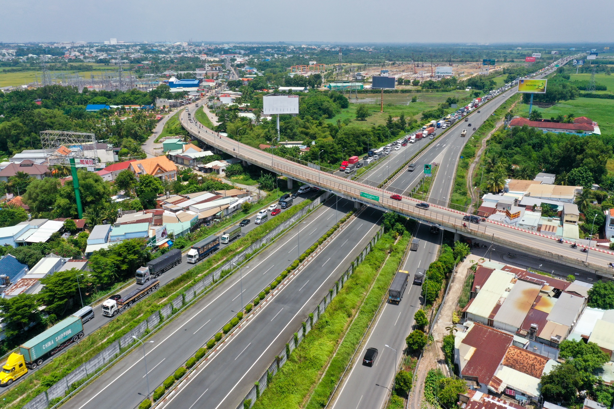Cao toc TPHCM Long Thanh Un u hang km anh 1