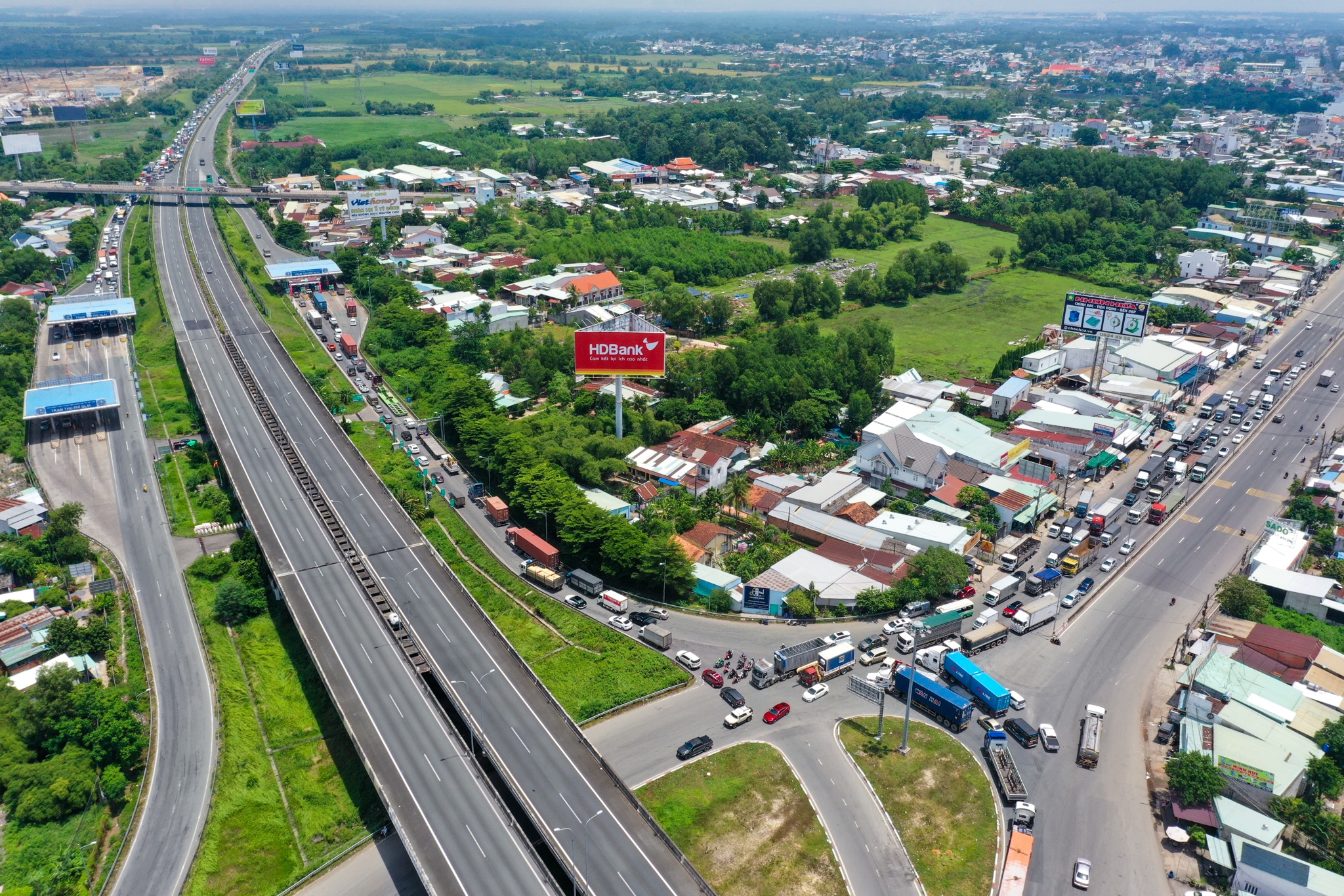 Cao toc TPHCM Long Thanh Un u hang km anh 3