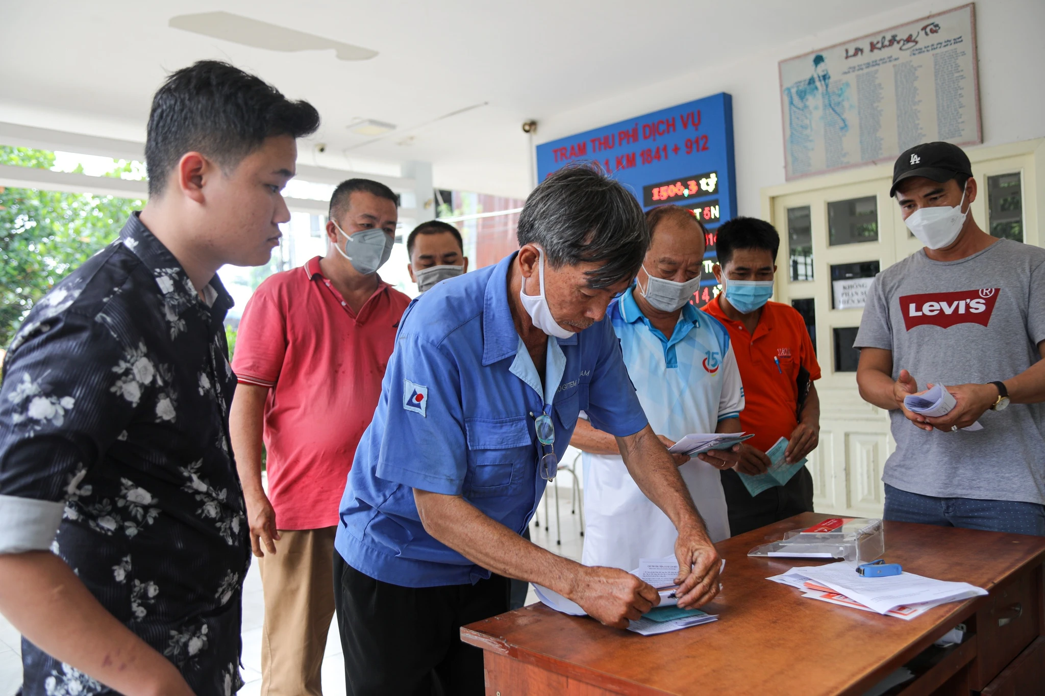 tai xe di hang tram km huy the Epass anh 4