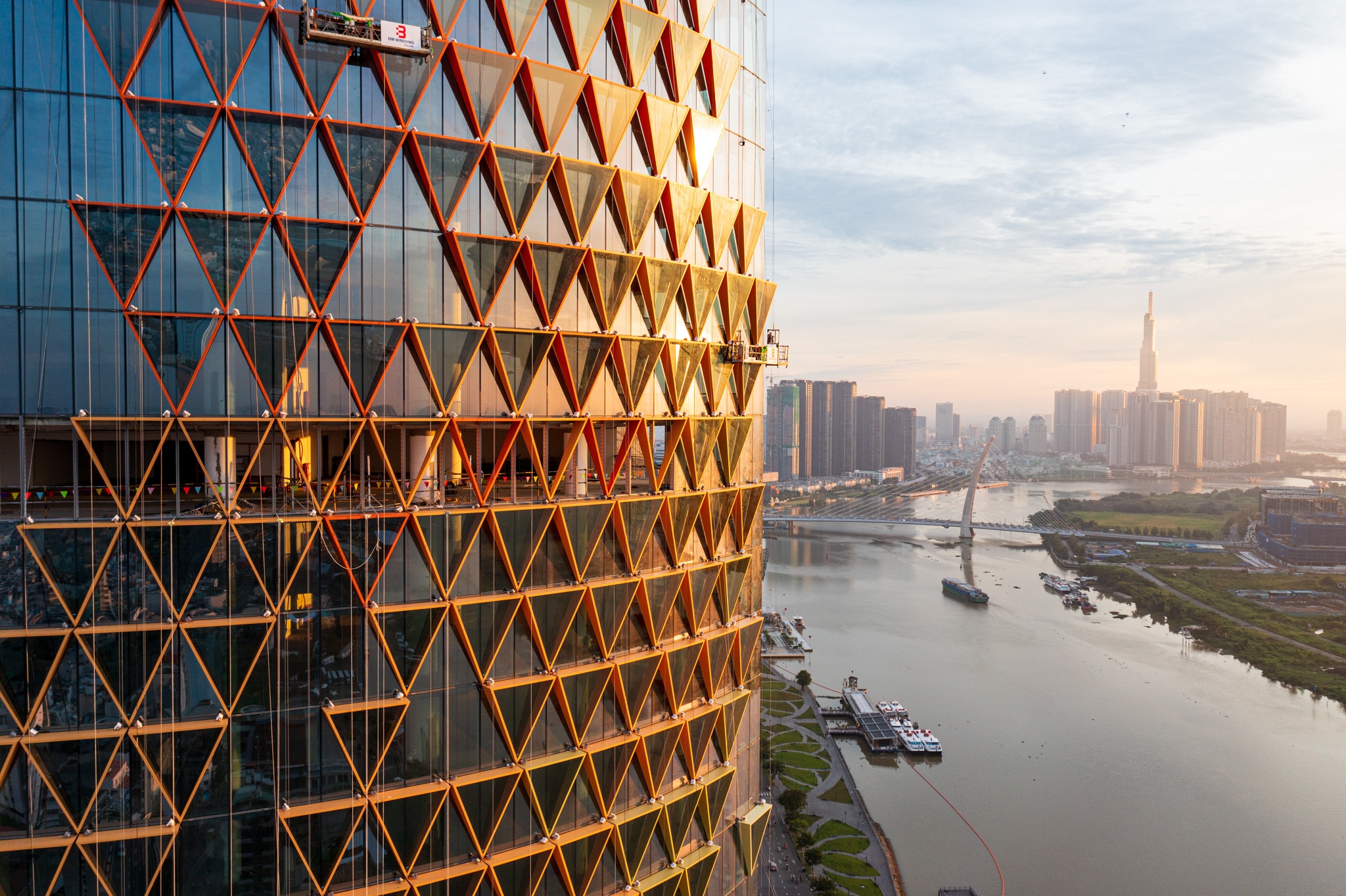 Hien trang toa nha IFC One Saigon duoc don gia 1 ty dong/m2 hinh anh