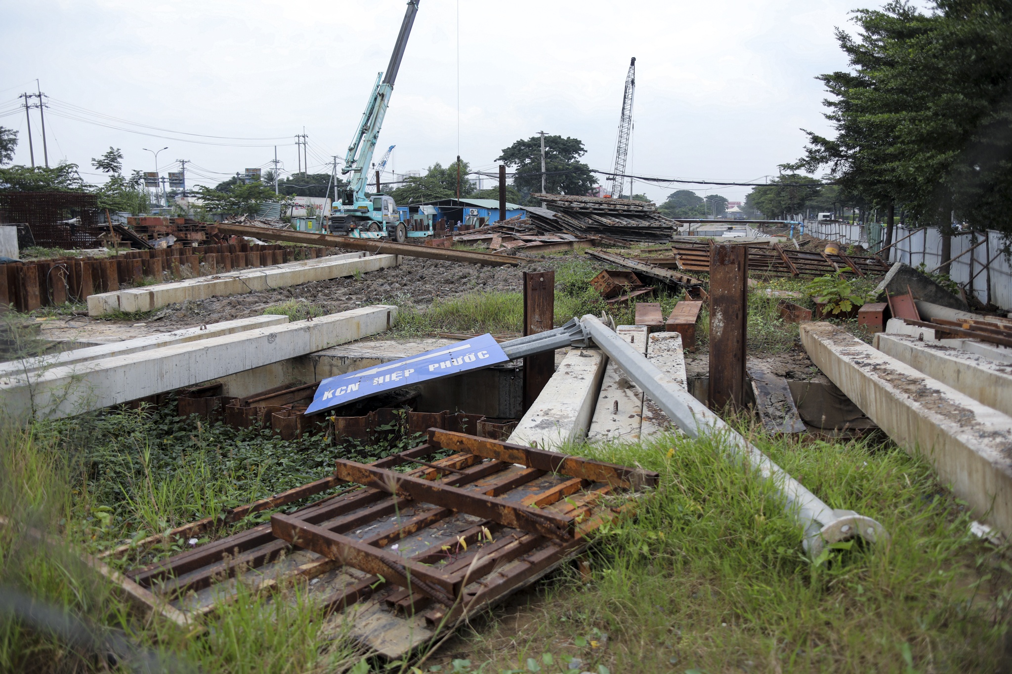 Cong trinh ham chui tram ty o TP.HCM ngon ngang nhu bai sat vun hinh anh