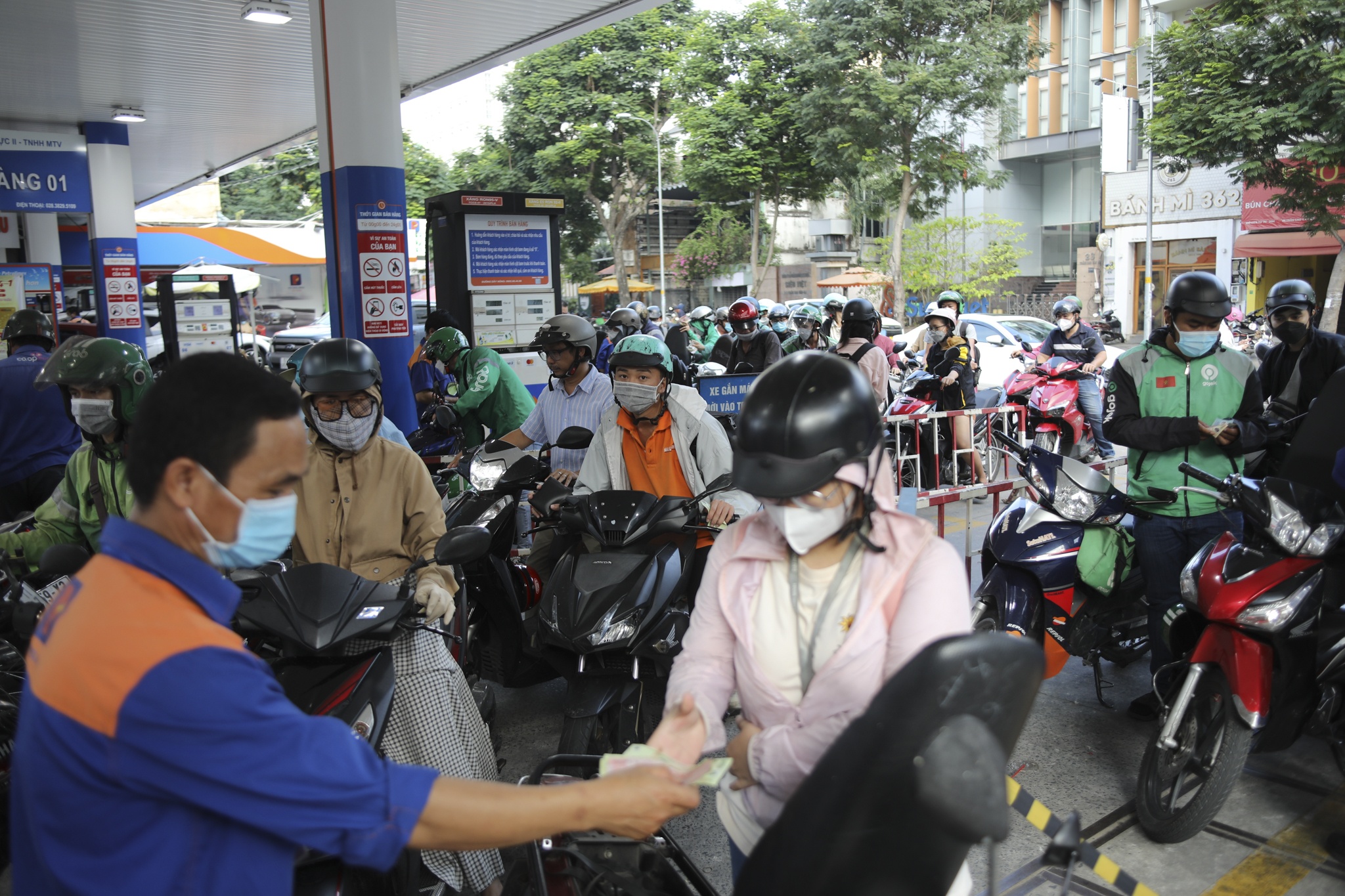 trung tam TP.HCM het xang anh 6