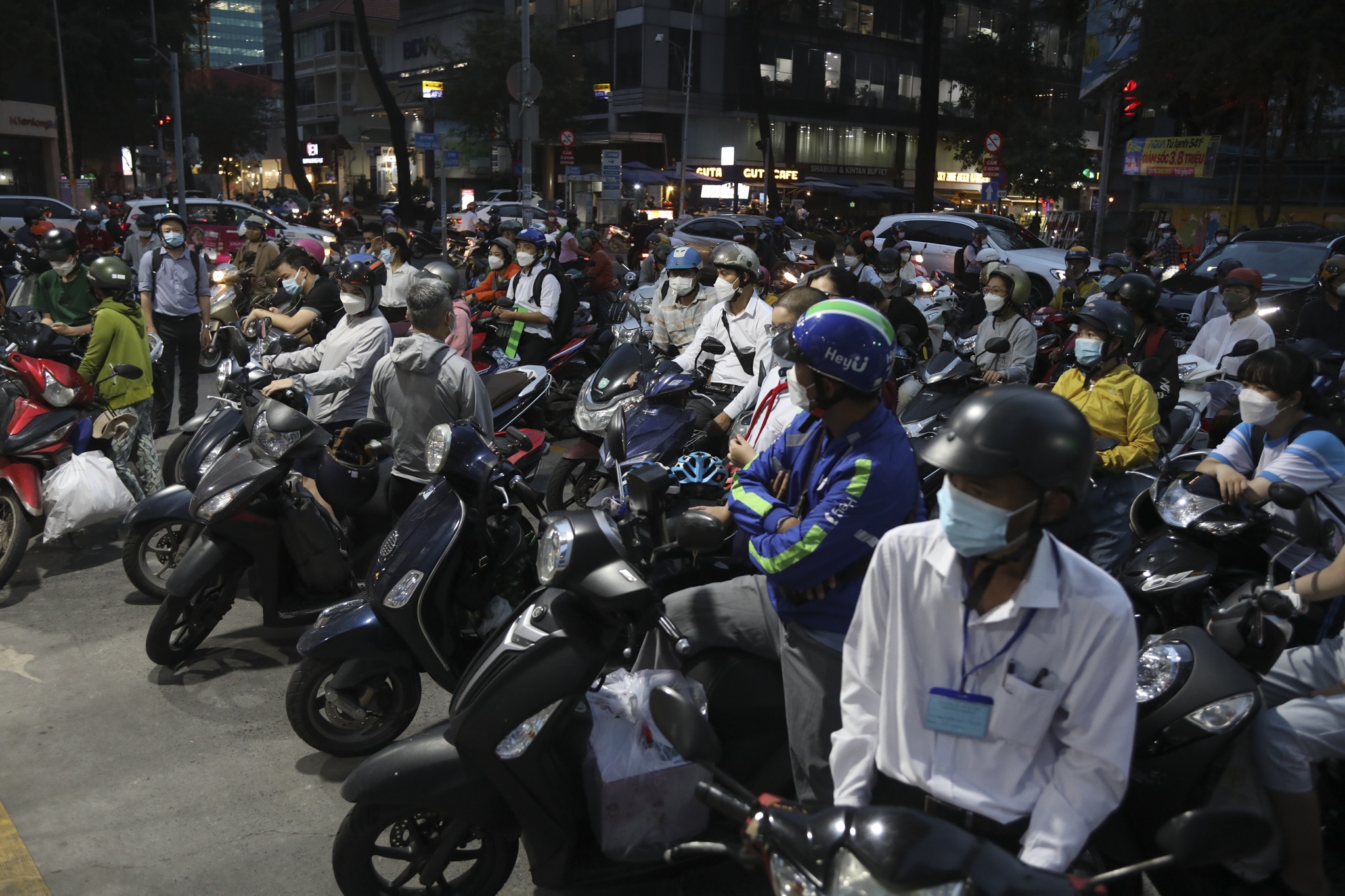 trung tam TP.HCM het xang anh 11