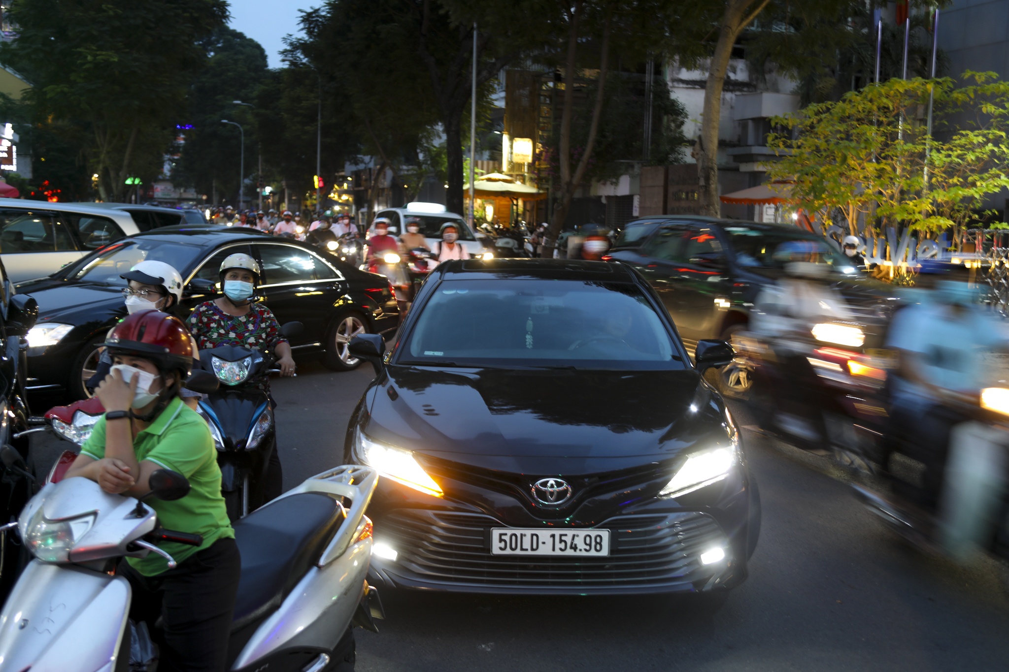 trung tam TP.HCM het xang anh 12