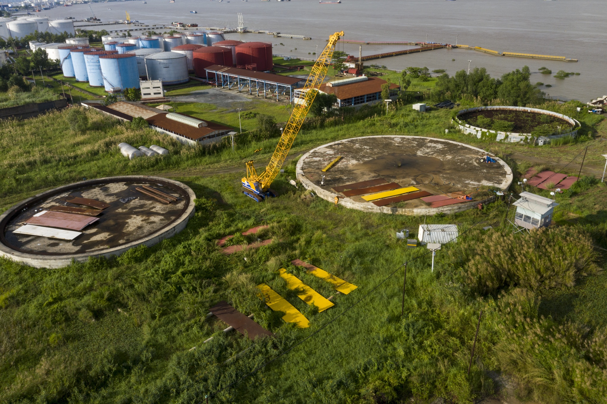 Tong kho du tru xang dau hang nghin ty o TP.HCM bi bo hoang hinh anh