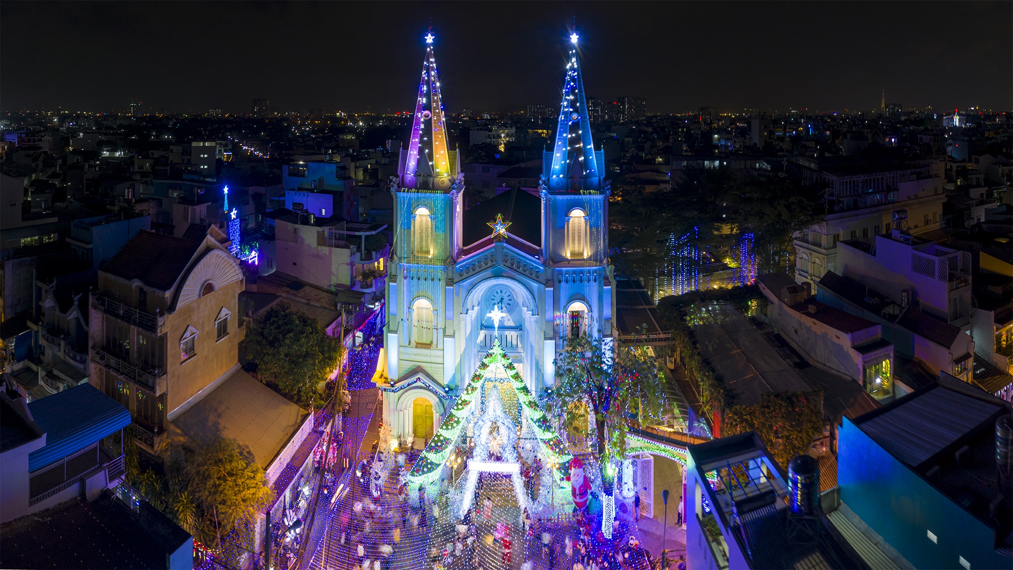 nha tho ruc ro anh 1