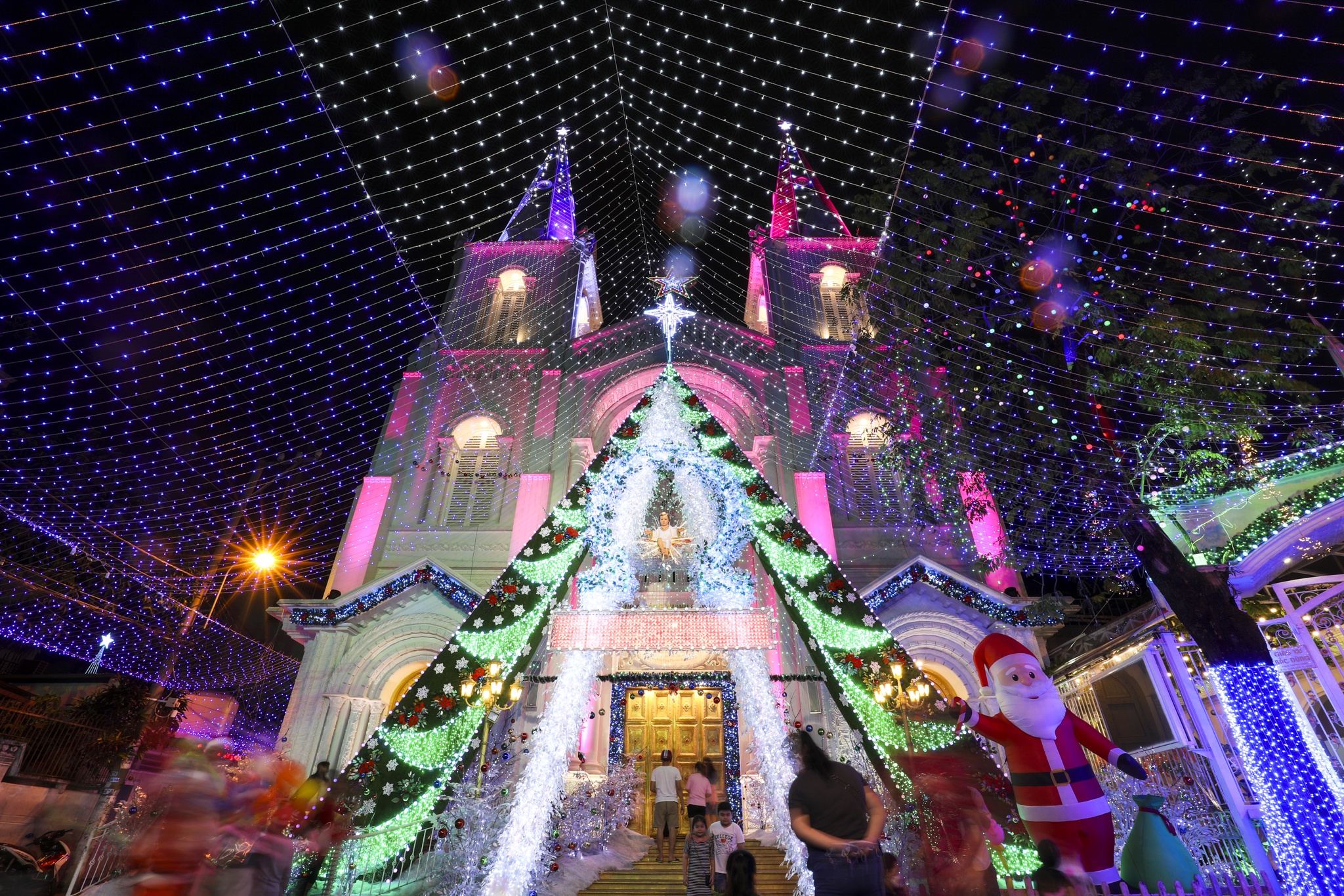 nha tho ruc ro anh 3