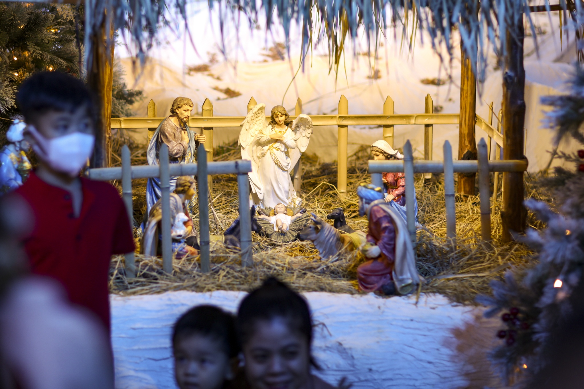 nha tho ruc ro anh 6