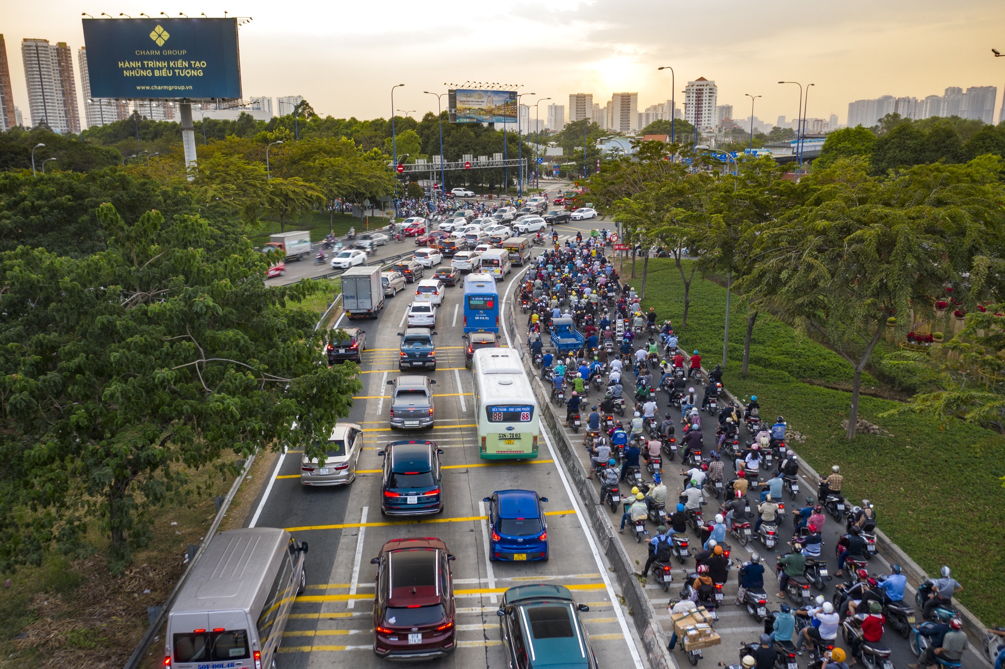 Ket xe nut An Phu anh 2