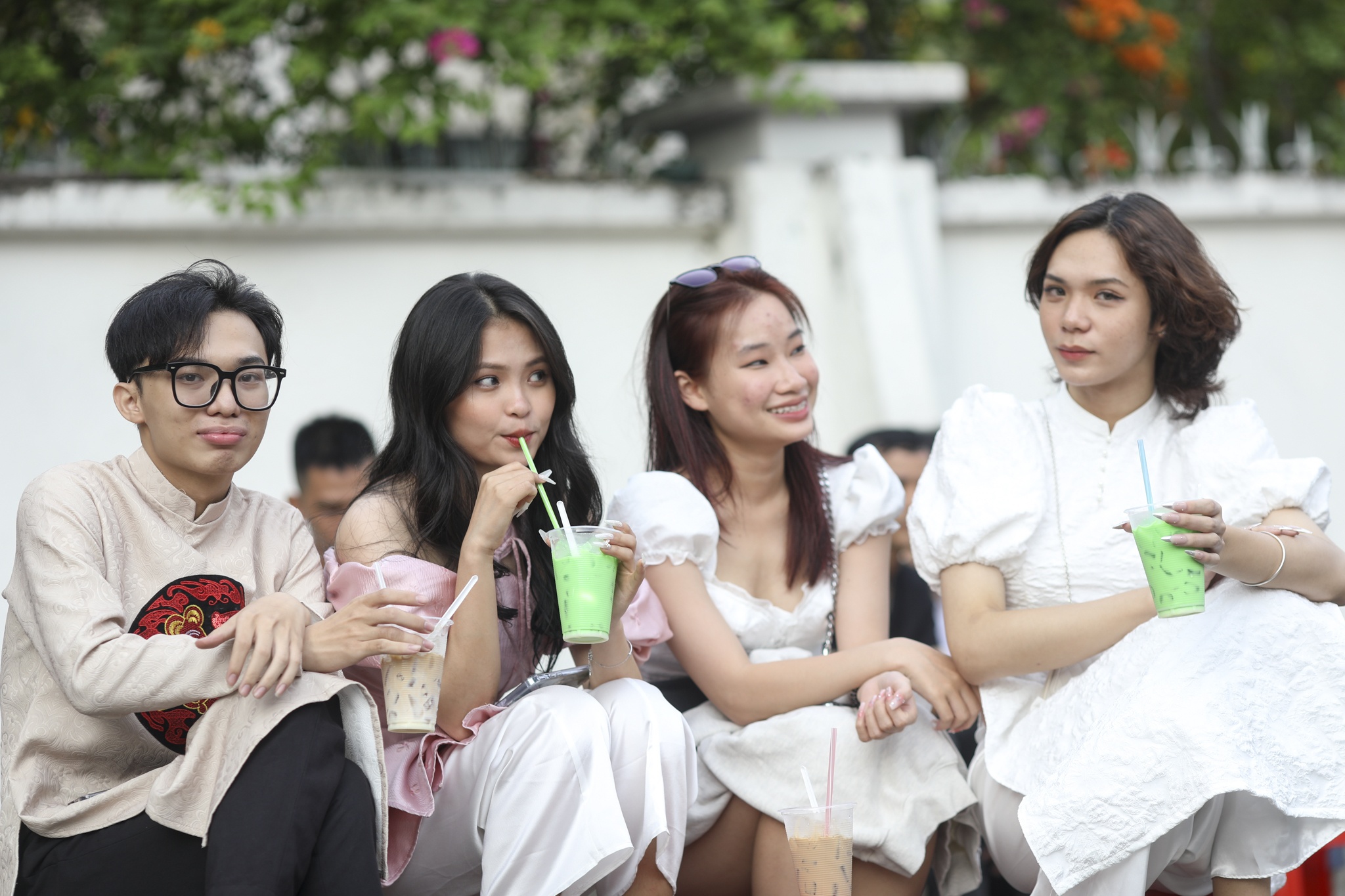 gioi tre dien ao dai anh 9