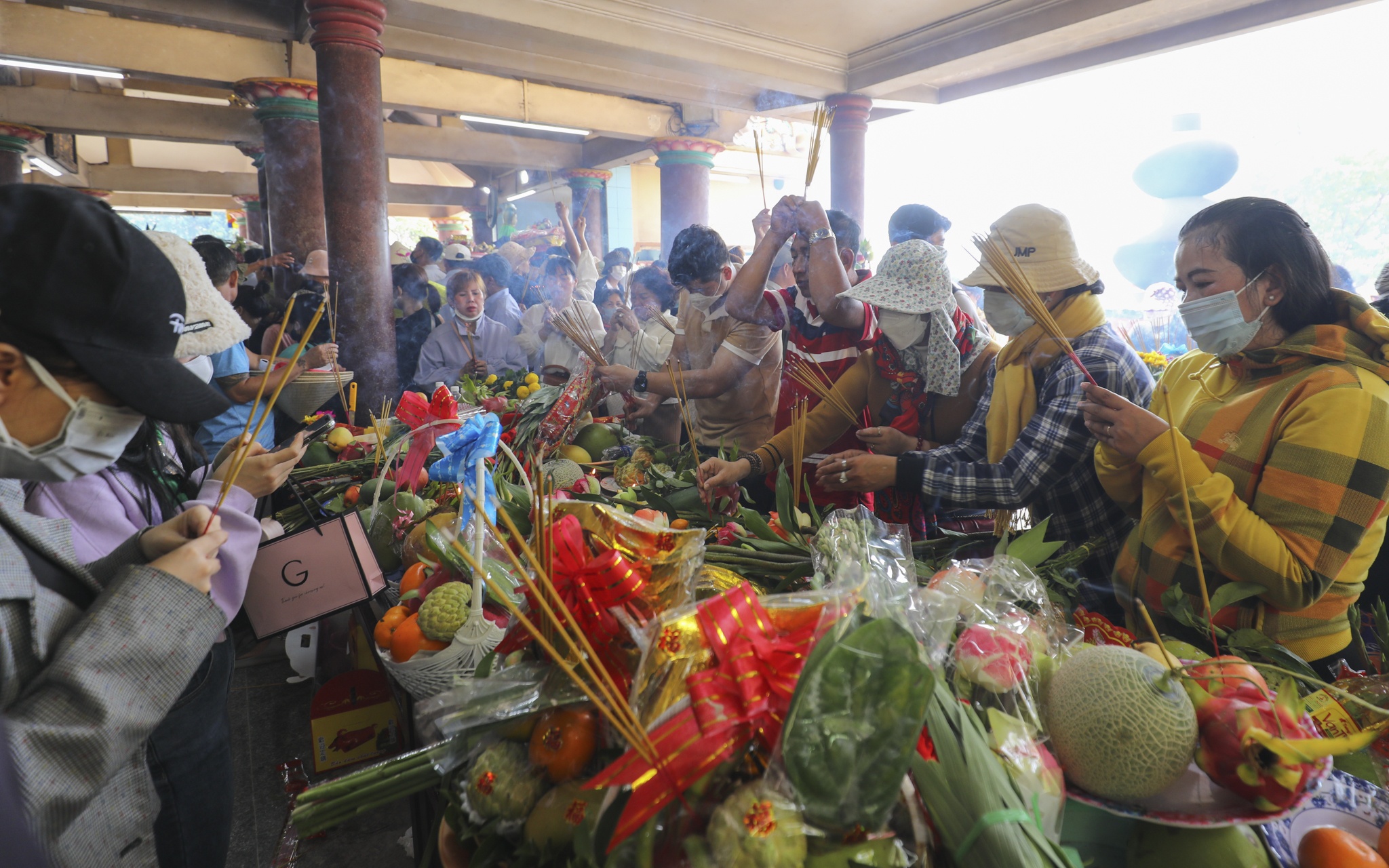 Nghin nguoi vieng chua ba anh 6