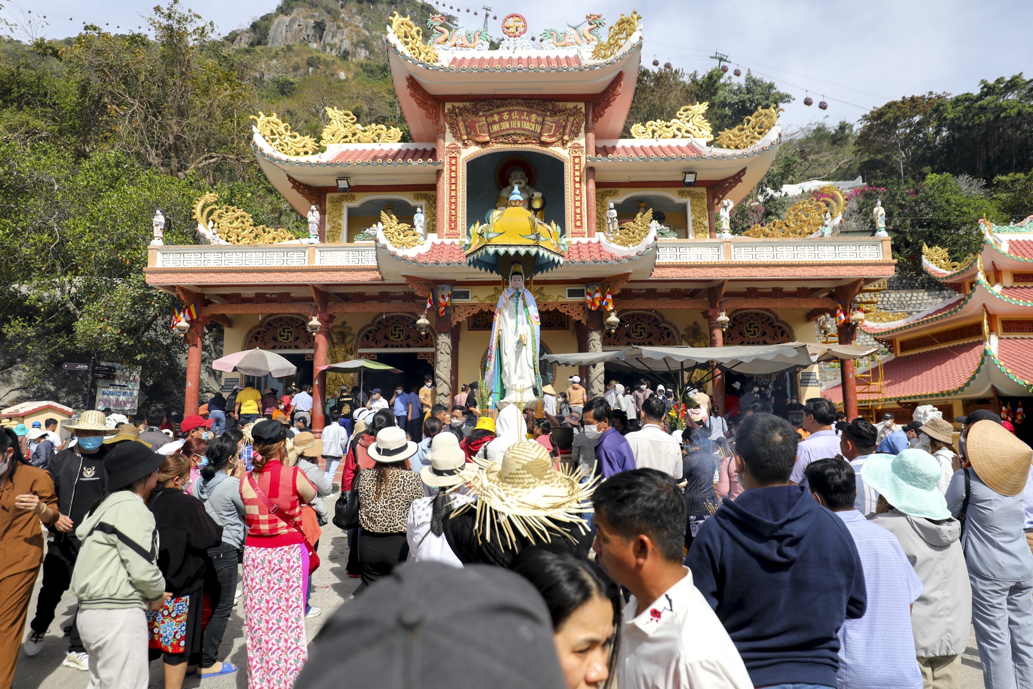 Nghin nguoi vieng chua ba anh 8