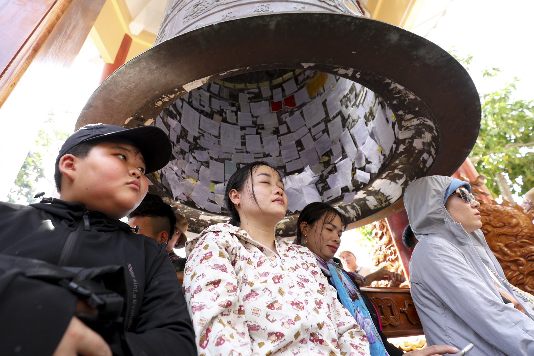 Nghin nguoi vieng chua ba anh 9