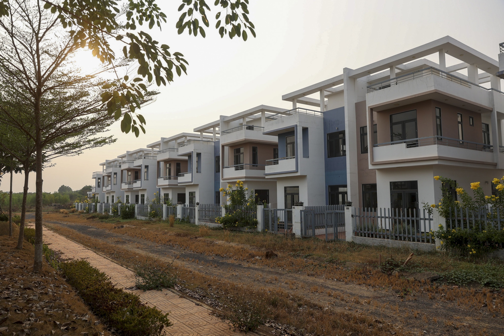 680 biet thu trai phep anh 13