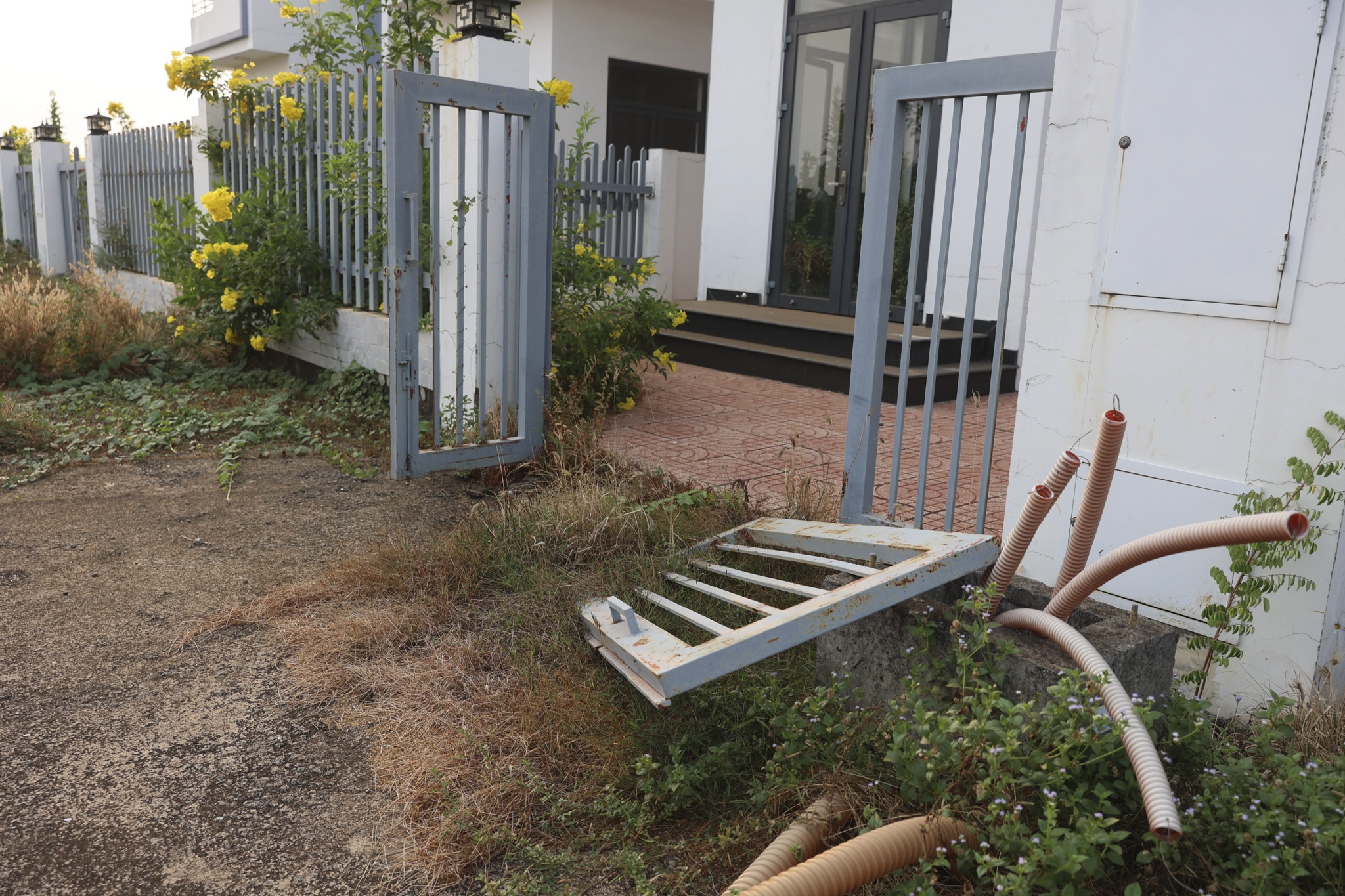 680 biet thu trai phep anh 10