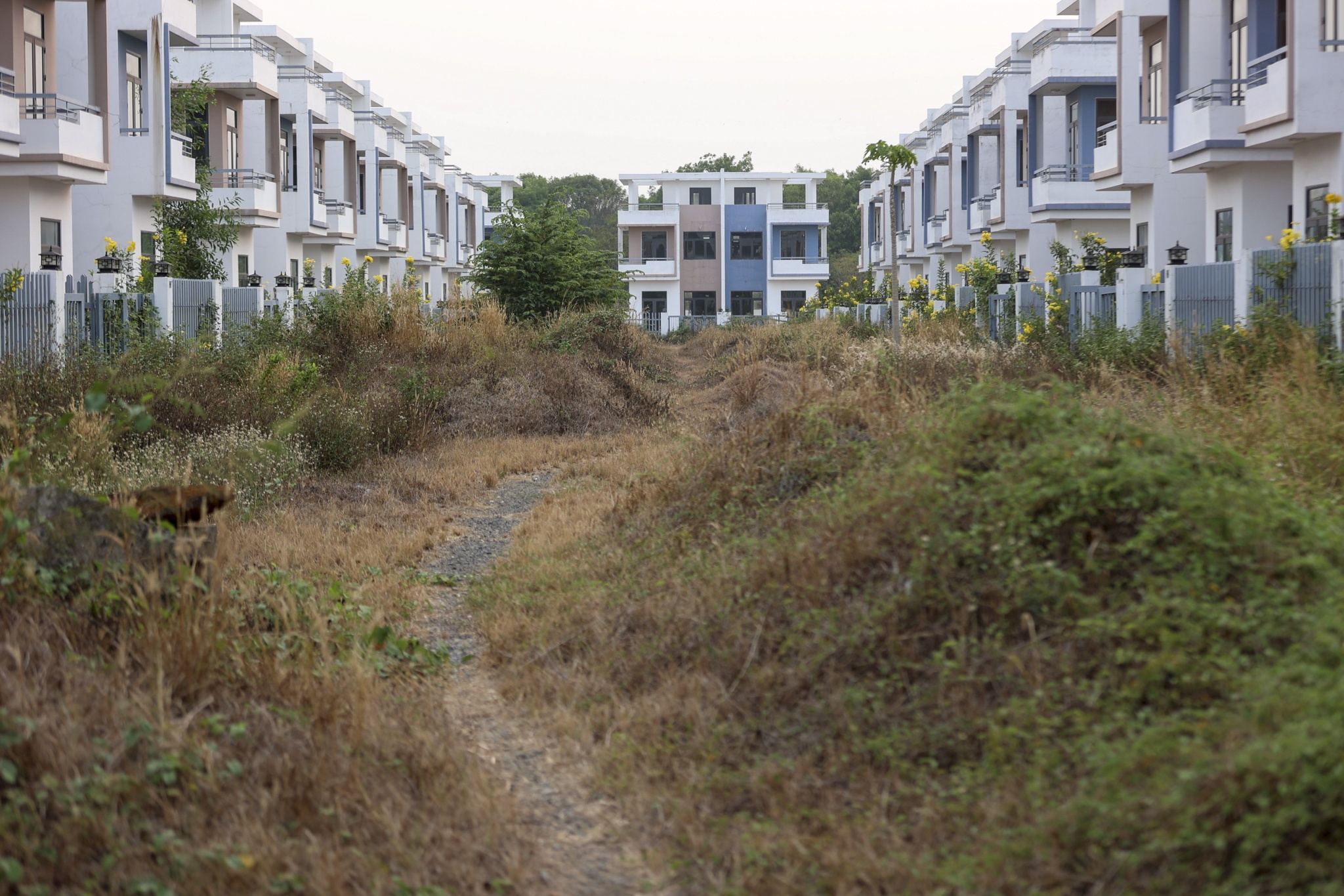 680 biet thu trai phep anh 9