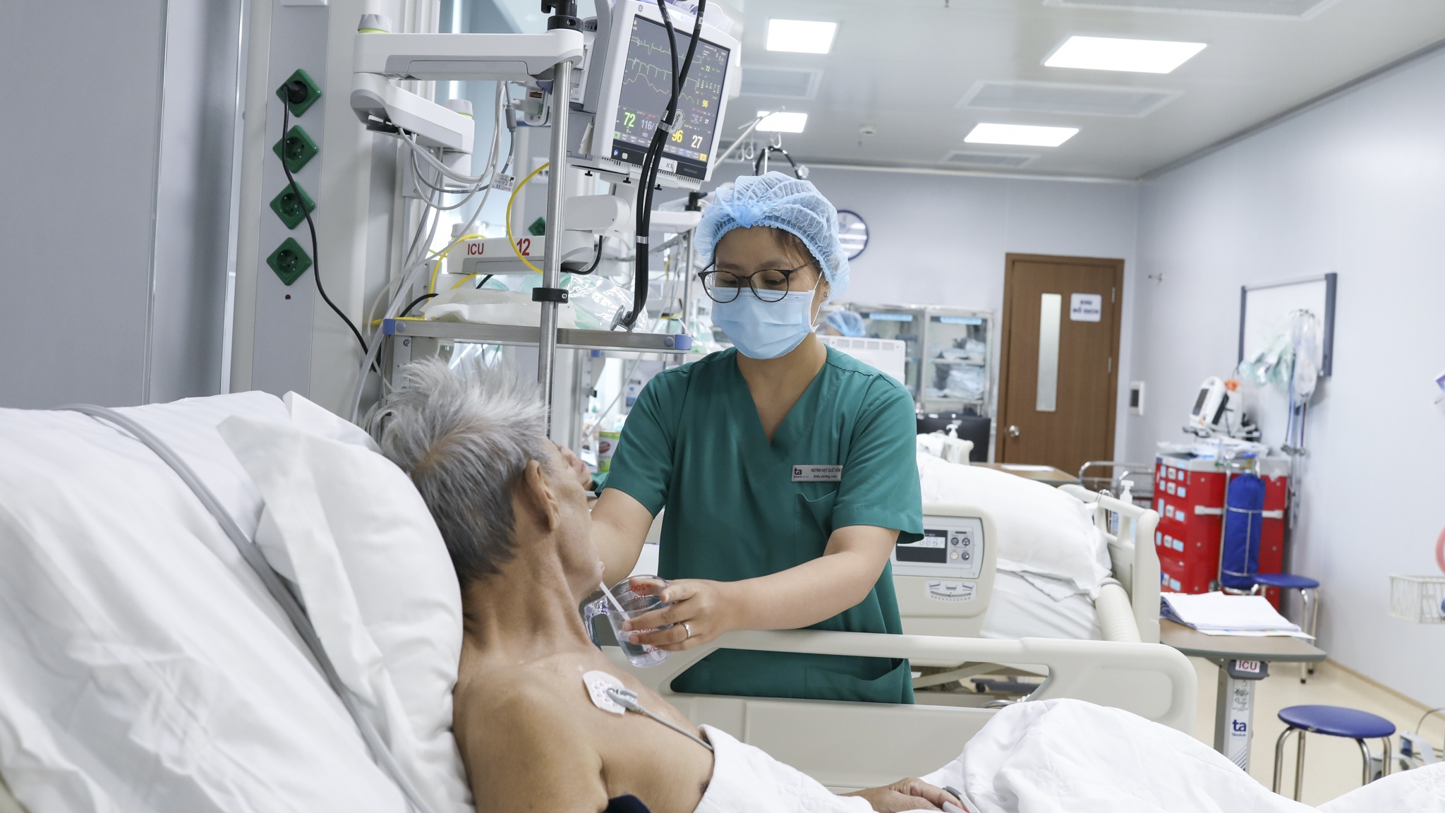 12 giờ nữ điều dưỡng ảnh 26 12 gio nu dieu duong anh 26