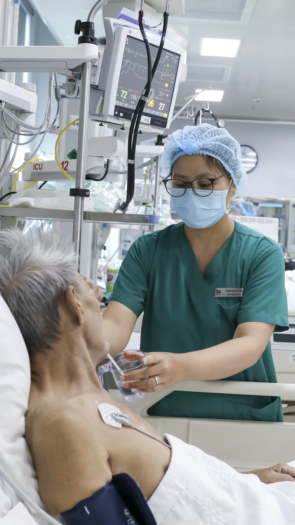 12 giờ nữ điều dưỡng ảnh 25 12 gio nu dieu duong anh 25